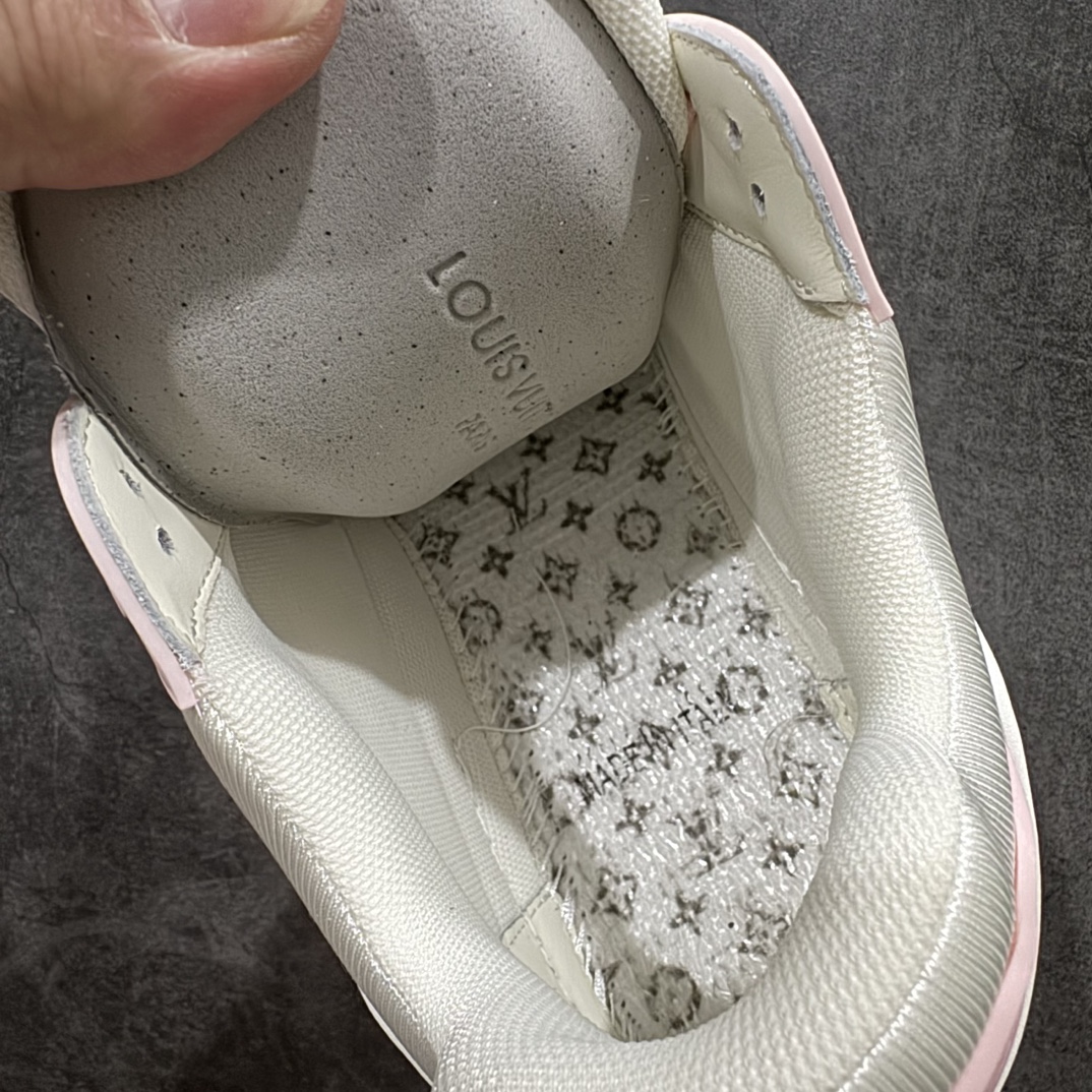 图片[8]-【佛山顶级超A版】Louis Vuitton LV Trainer 系列本地仓库现货 当天可自取n私人订单 专柜混卖零售专供n所有配色均为购买原版复刻n整体版型 皮料 市场独一无二后跟版型都可以自行对比[机智]吊打市场所有货n怒甩十条街，欢迎拿市场各大工厂的货来对比！n鞋舌烫金超正 压印程度秒杀市面90%以上的高端货n新配色陆续开发出货  尺码：39-45   编码：T1520550-鞋库