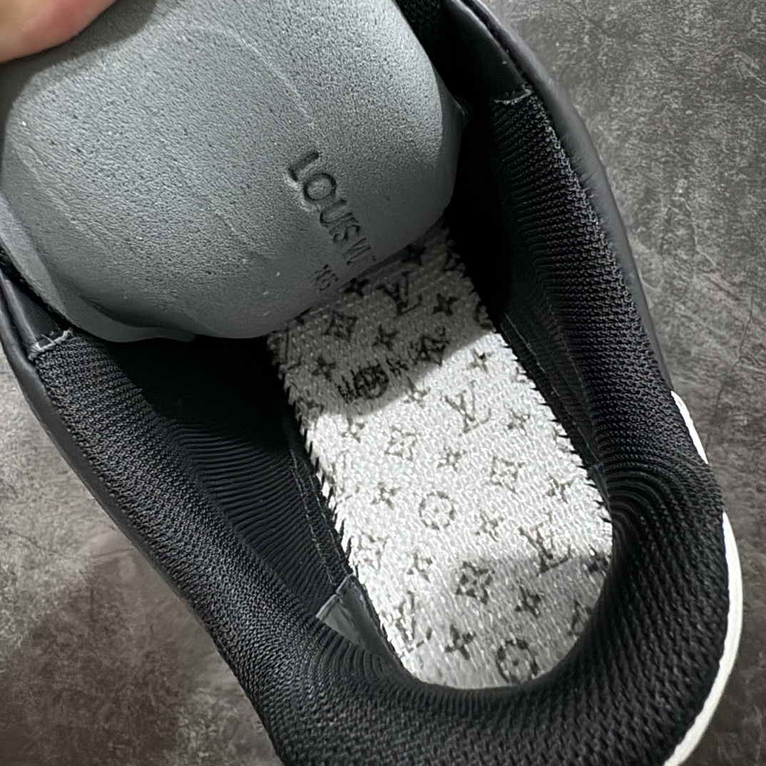 图片[8]-【佛山顶级超A版】Louis Vuitton LV Trainer 系列本地仓库现货 当天可自取n私人订单 专柜混卖零售专供n所有配色均为购买原版复刻n整体版型 皮料 市场独一无二后跟版型都可以自行对比[机智]吊打市场所有货n怒甩十条街，欢迎拿市场各大工厂的货来对比！n鞋舌烫金超正 压印程度秒杀市面90%以上的高端货n新配色陆续开发出货  尺码：39-45   编码：T1520550-鞋库