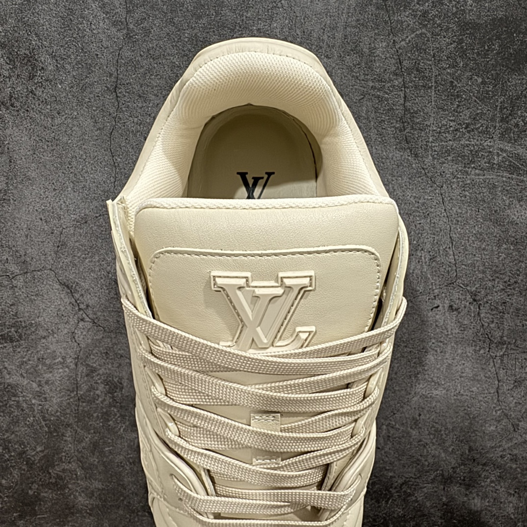 图片[8]-【佛山顶级超A版】Louis Vuitton LV Trainer 系列本地仓库现货 当天可自取n私人订单 专柜混卖零售专供n所有配色均为购买原版复刻n整体版型 皮料 市场独一无二后跟版型都可以自行对比[机智]吊打市场所有货n怒甩十条街，欢迎拿市场各大工厂的货来对比！n鞋舌烫金超正 压印程度秒杀市面90%以上的高端货n新配色陆续开发出货  尺码：39-45   编码：T1520550-鞋库