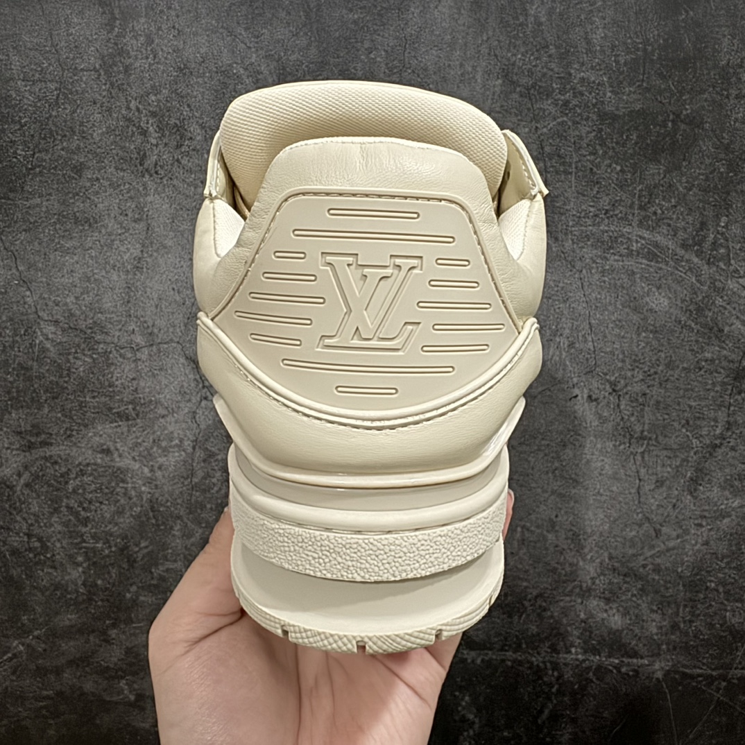 图片[4]-【佛山顶级超A版】Louis Vuitton LV Trainer 系列本地仓库现货 当天可自取n私人订单 专柜混卖零售专供n所有配色均为购买原版复刻n整体版型 皮料 市场独一无二后跟版型都可以自行对比[机智]吊打市场所有货n怒甩十条街，欢迎拿市场各大工厂的货来对比！n鞋舌烫金超正 压印程度秒杀市面90%以上的高端货n新配色陆续开发出货  尺码：39-45   编码：T1520550-鞋库