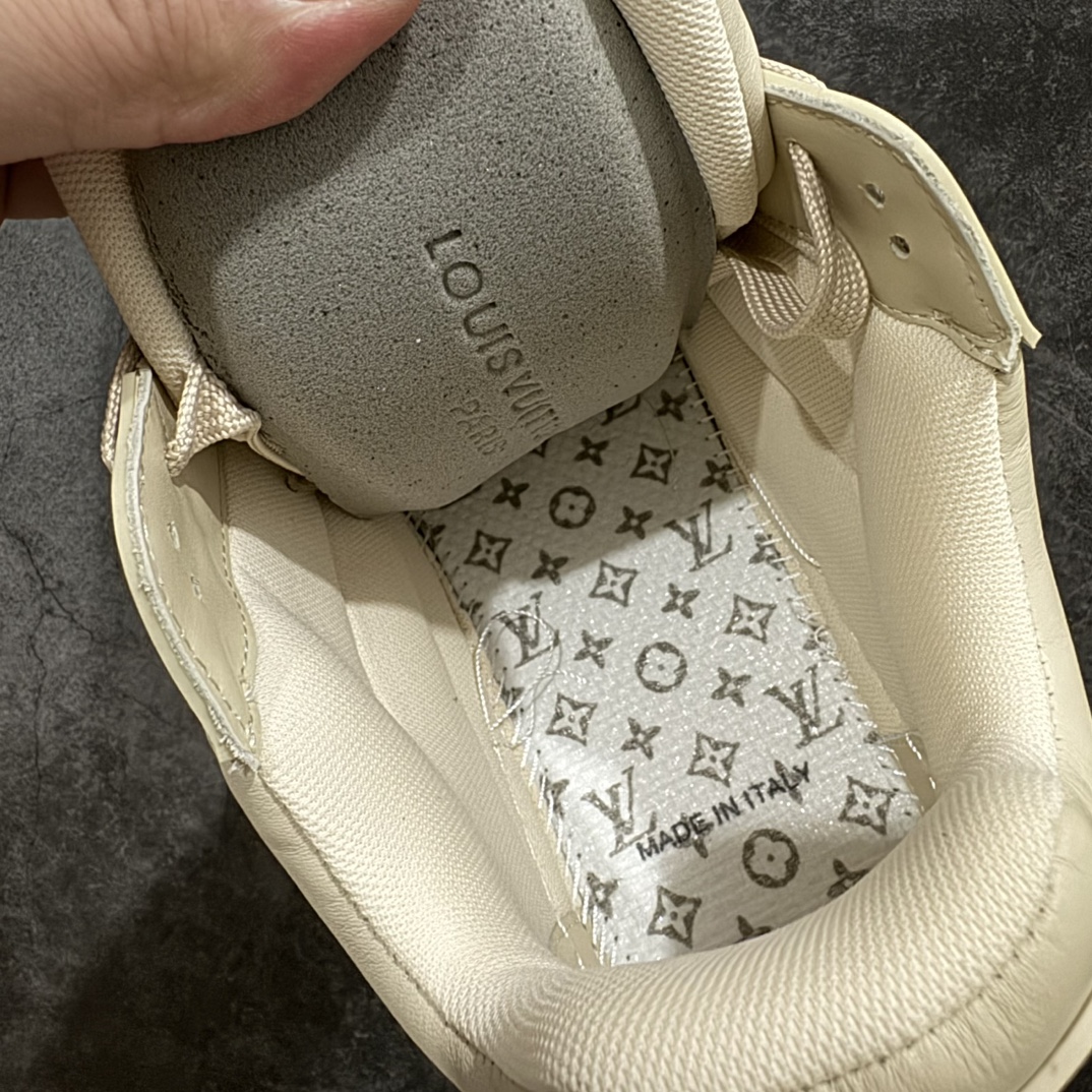 图片[8]-【佛山顶级超A版】Louis Vuitton LV Trainer 系列本地仓库现货 当天可自取n私人订单 专柜混卖零售专供n所有配色均为购买原版复刻n整体版型 皮料 市场独一无二后跟版型都可以自行对比[机智]吊打市场所有货n怒甩十条街，欢迎拿市场各大工厂的货来对比！n鞋舌烫金超正 压印程度秒杀市面90%以上的高端货n新配色陆续开发出货  尺码：39-45   编码：T1520550-鞋库