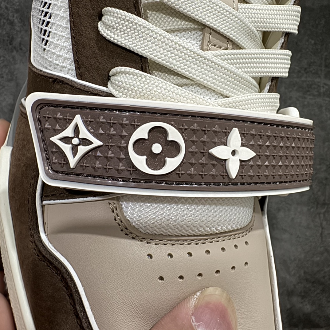 图片[5]-【佛山顶级超A版】Louis Vuitton LV Trainer 系列本地仓库现货 当天可自取n私人订单 专柜混卖零售专供n所有配色均为购买原版复刻n整体版型 皮料 市场独一无二后跟版型都可以自行对比[机智]吊打市场所有货n怒甩十条街，欢迎拿市场各大工厂的货来对比！n鞋舌烫金超正 压印程度秒杀市面90%以上的高端货n新配色陆续开发出货  尺码：39-45   编码：T1520550-莆田鞋批发中心