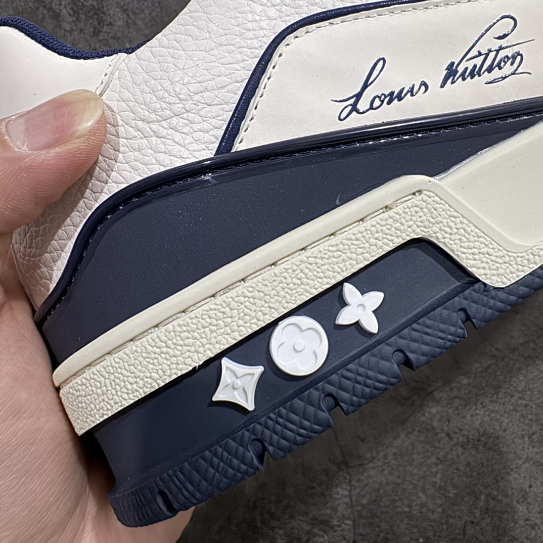 图片[2]-【佛山顶级超A版】Louis Vuitton LV Trainer 系列本地仓库现货 当天可自取n私人订单 专柜混卖零售专供n所有配色均为购买原版复刻n整体版型 皮料 市场独一无二后跟版型都可以自行对比[机智]吊打市场所有货n怒甩十条街，欢迎拿市场各大工厂的货来对比！n鞋舌烫金超正 压印程度秒杀市面90%以上的高端货n新配色陆续开发出货  尺码：35-45   编码：T1520550-鞋库