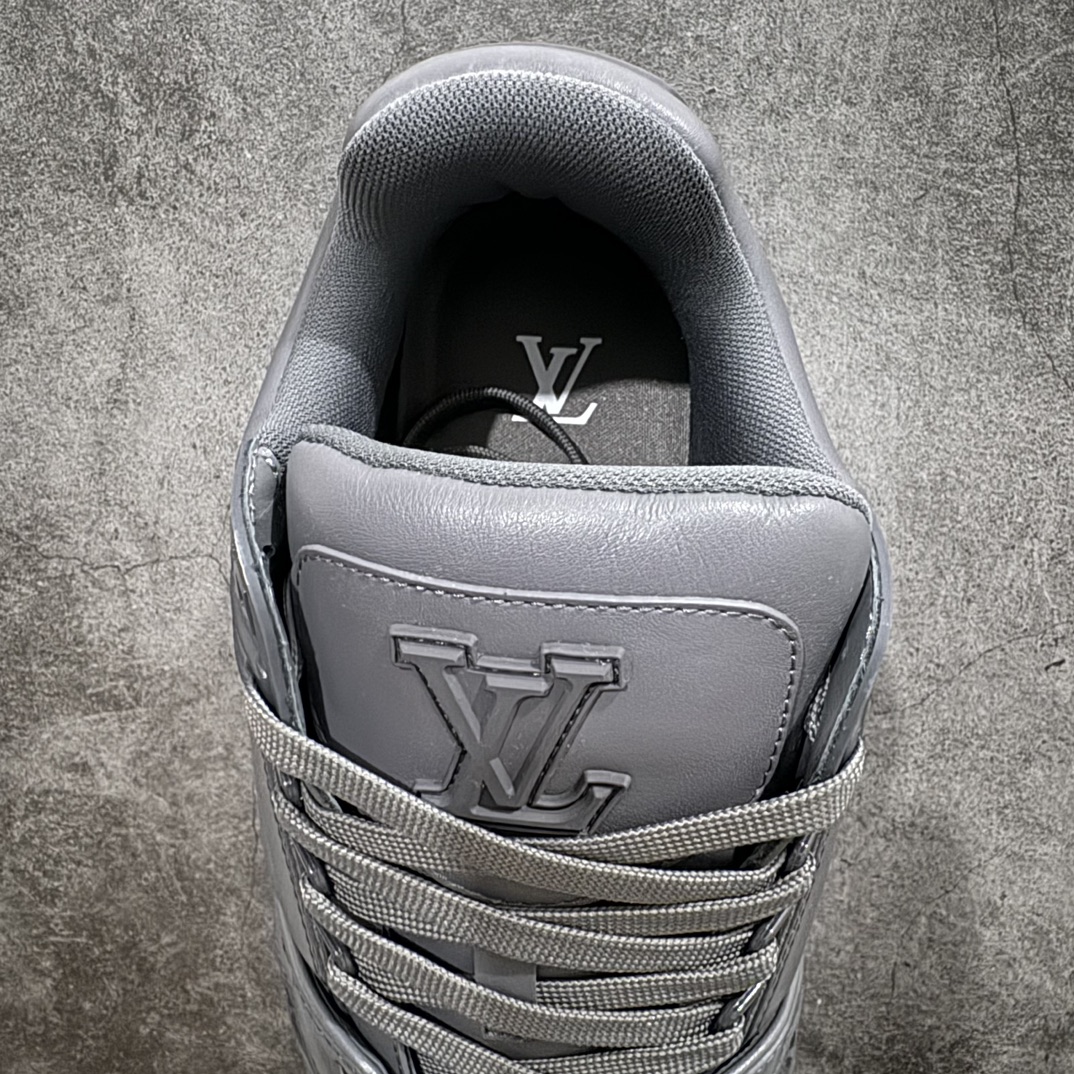 图片[8]-【佛山顶级超A版】Louis Vuitton LV Trainer 系列本地仓库现货 当天可自取n私人订单 专柜混卖零售专供n所有配色均为购买原版复刻n整体版型 皮料 市场独一无二后跟版型都可以自行对比[机智]吊打市场所有货n怒甩十条街，欢迎拿市场各大工厂的货来对比！n鞋舌烫金超正 压印程度秒杀市面90%以上的高端货n新配色陆续开发出货  尺码：39-45   编码：T1520550-莆田鞋批发中心