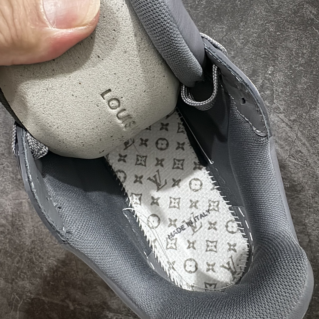 图片[8]-【佛山顶级超A版】Louis Vuitton LV Trainer 系列本地仓库现货 当天可自取n私人订单 专柜混卖零售专供n所有配色均为购买原版复刻n整体版型 皮料 市场独一无二后跟版型都可以自行对比[机智]吊打市场所有货n怒甩十条街，欢迎拿市场各大工厂的货来对比！n鞋舌烫金超正 压印程度秒杀市面90%以上的高端货n新配色陆续开发出货  尺码：39-45   编码：T1520550-鞋库