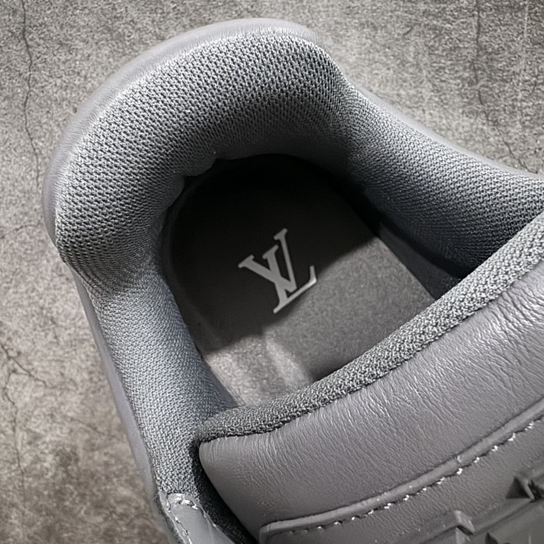 图片[7]-【佛山顶级超A版】Louis Vuitton LV Trainer 系列本地仓库现货 当天可自取n私人订单 专柜混卖零售专供n所有配色均为购买原版复刻n整体版型 皮料 市场独一无二后跟版型都可以自行对比[机智]吊打市场所有货n怒甩十条街，欢迎拿市场各大工厂的货来对比！n鞋舌烫金超正 压印程度秒杀市面90%以上的高端货n新配色陆续开发出货  尺码：39-45   编码：T1520550-鞋库