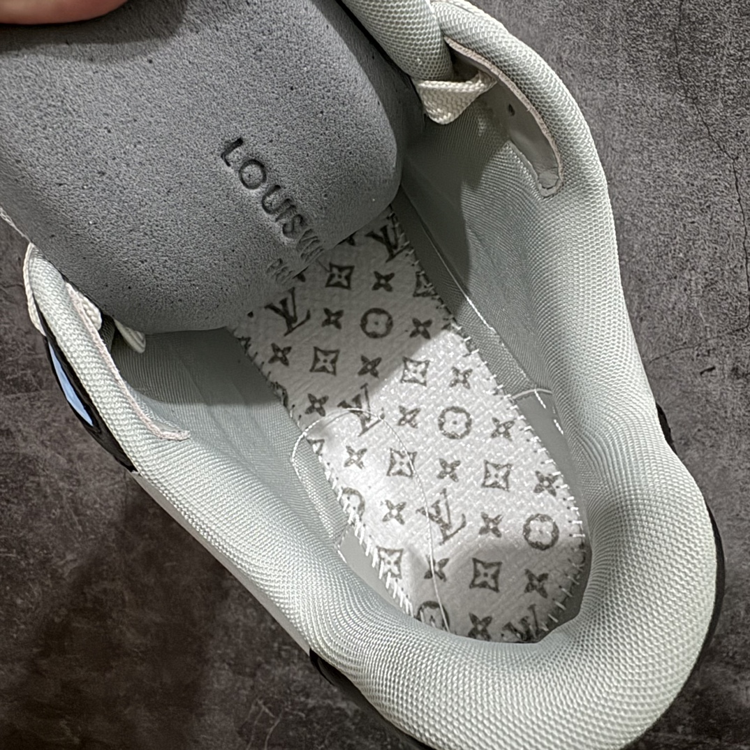 图片[9]-【佛山顶级超A版】Louis Vuitton LV Trainer 系列本地仓库现货 当天可自取n私人订单 专柜混卖零售专供n所有配色均为购买原版复刻n整体版型 皮料 市场独一无二后跟版型都可以自行对比[机智]吊打市场所有货n怒甩十条街，欢迎拿市场各大工厂的货来对比！n鞋舌烫金超正 压印程度秒杀市面90%以上的高端货n新配色陆续开发出货  尺码：39-45   编码：T1520550-鞋库