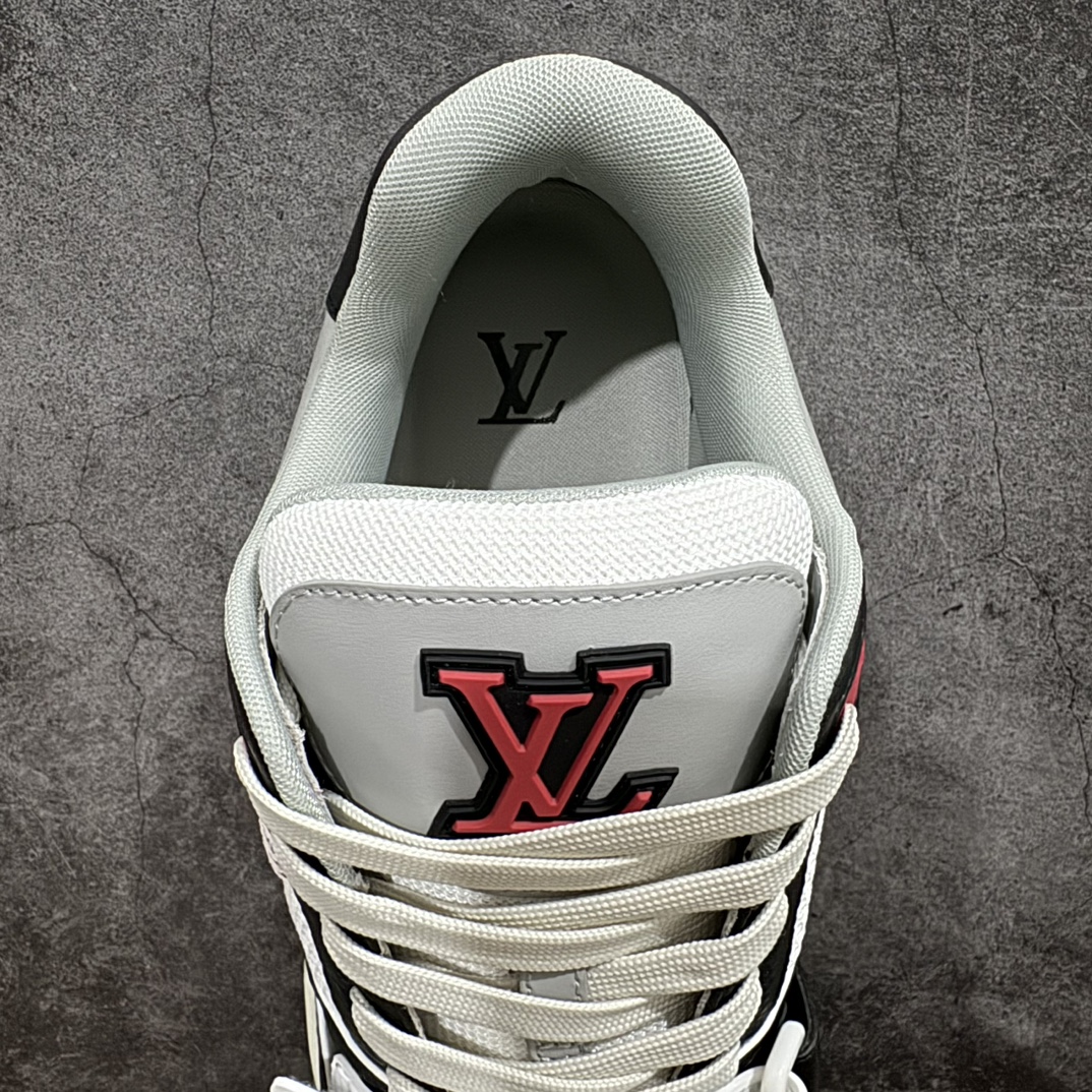 图片[8]-【佛山顶级超A版】Louis Vuitton LV Trainer 系列本地仓库现货 当天可自取n私人订单 专柜混卖零售专供n所有配色均为购买原版复刻n整体版型 皮料 市场独一无二后跟版型都可以自行对比[机智]吊打市场所有货n怒甩十条街，欢迎拿市场各大工厂的货来对比！n鞋舌烫金超正 压印程度秒杀市面90%以上的高端货n新配色陆续开发出货  尺码：39-45   编码：T1520550-鞋库