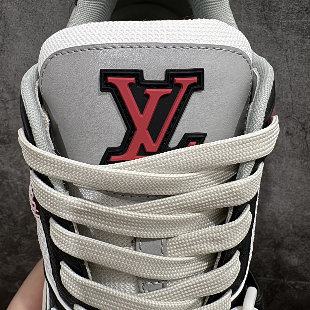 图片[6]-【佛山顶级超A版】Louis Vuitton LV Trainer 系列本地仓库现货 当天可自取n私人订单 专柜混卖零售专供n所有配色均为购买原版复刻n整体版型 皮料 市场独一无二后跟版型都可以自行对比[机智]吊打市场所有货n怒甩十条街，欢迎拿市场各大工厂的货来对比！n鞋舌烫金超正 压印程度秒杀市面90%以上的高端货n新配色陆续开发出货  尺码：39-45   编码：T1520550-鞋库