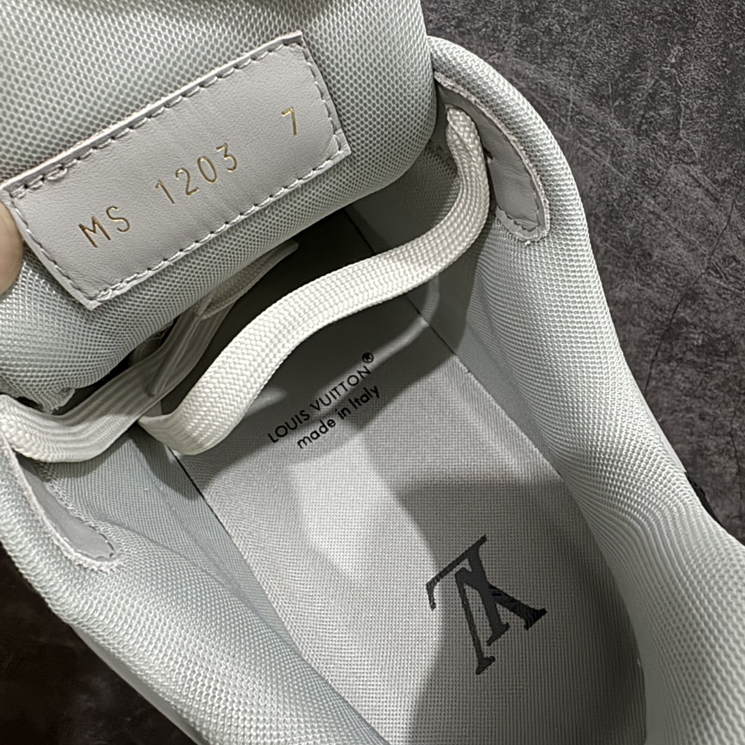 图片[7]-【佛山顶级超A版】Louis Vuitton LV Trainer 系列本地仓库现货 当天可自取n私人订单 专柜混卖零售专供n所有配色均为购买原版复刻n整体版型 皮料 市场独一无二后跟版型都可以自行对比[机智]吊打市场所有货n怒甩十条街，欢迎拿市场各大工厂的货来对比！n鞋舌烫金超正 压印程度秒杀市面90%以上的高端货n新配色陆续开发出货  尺码：39-45   编码：T1520550-鞋库