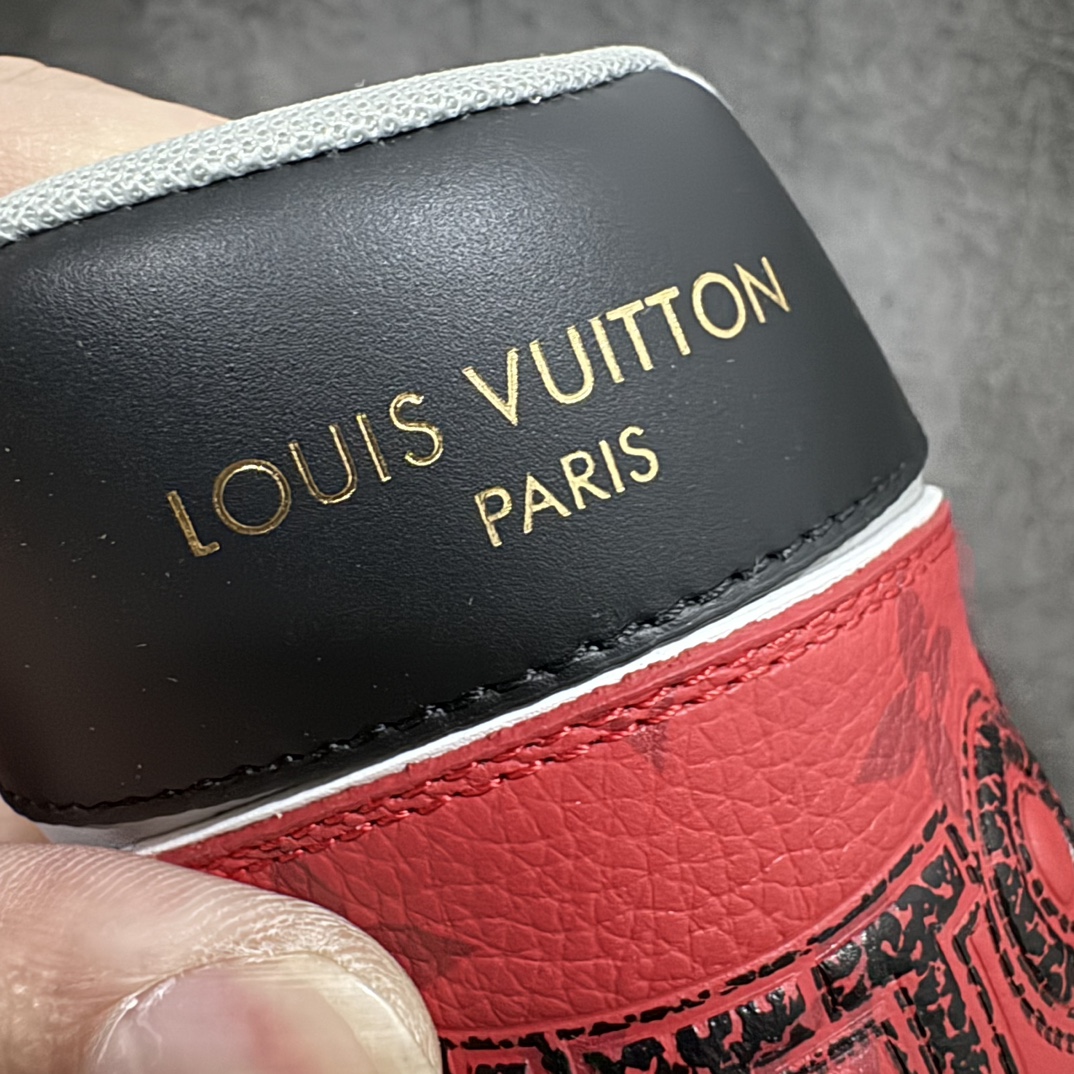 图片[9]-【佛山顶级超A版】Louis Vuitton LV Trainer 系列本地仓库现货 当天可自取n私人订单 专柜混卖零售专供n所有配色均为购买原版复刻n整体版型 皮料 市场独一无二后跟版型都可以自行对比[机智]吊打市场所有货n怒甩十条街，欢迎拿市场各大工厂的货来对比！n鞋舌烫金超正 压印程度秒杀市面90%以上的高端货n新配色陆续开发出货  尺码：39-45   编码：T1520550-鞋库