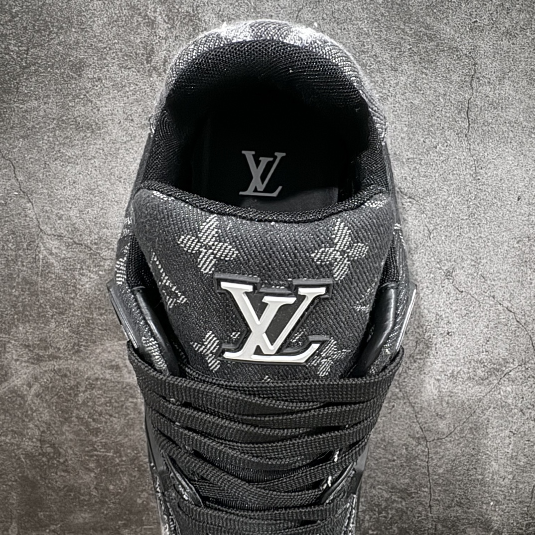 图片[8]-【佛山顶级超A版】Louis Vuitton LV Trainer 系列本地仓库现货 当天可自取n私人订单 专柜混卖零售专供n所有配色均为购买原版复刻n整体版型 皮料 市场独一无二后跟版型都可以自行对比[机智]吊打市场所有货n怒甩十条街，欢迎拿市场各大工厂的货来对比！n鞋舌烫金超正 压印程度秒杀市面90%以上的高端货n新配色陆续开发出货  尺码：39-45   编码：T1520550-鞋库