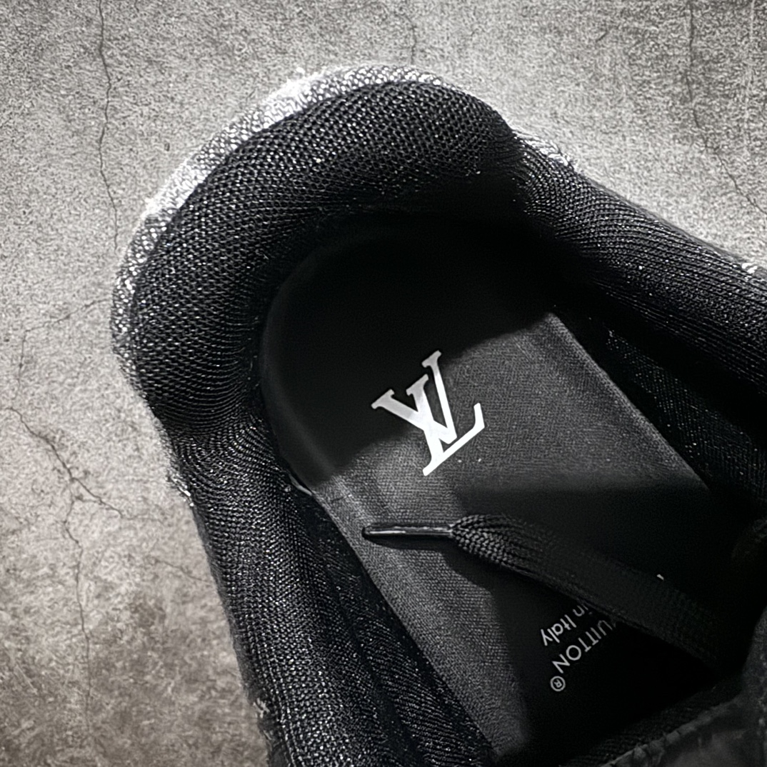 图片[7]-【佛山顶级超A版】Louis Vuitton LV Trainer 系列本地仓库现货 当天可自取n私人订单 专柜混卖零售专供n所有配色均为购买原版复刻n整体版型 皮料 市场独一无二后跟版型都可以自行对比[机智]吊打市场所有货n怒甩十条街，欢迎拿市场各大工厂的货来对比！n鞋舌烫金超正 压印程度秒杀市面90%以上的高端货n新配色陆续开发出货  尺码：39-45   编码：T1520550-鞋库