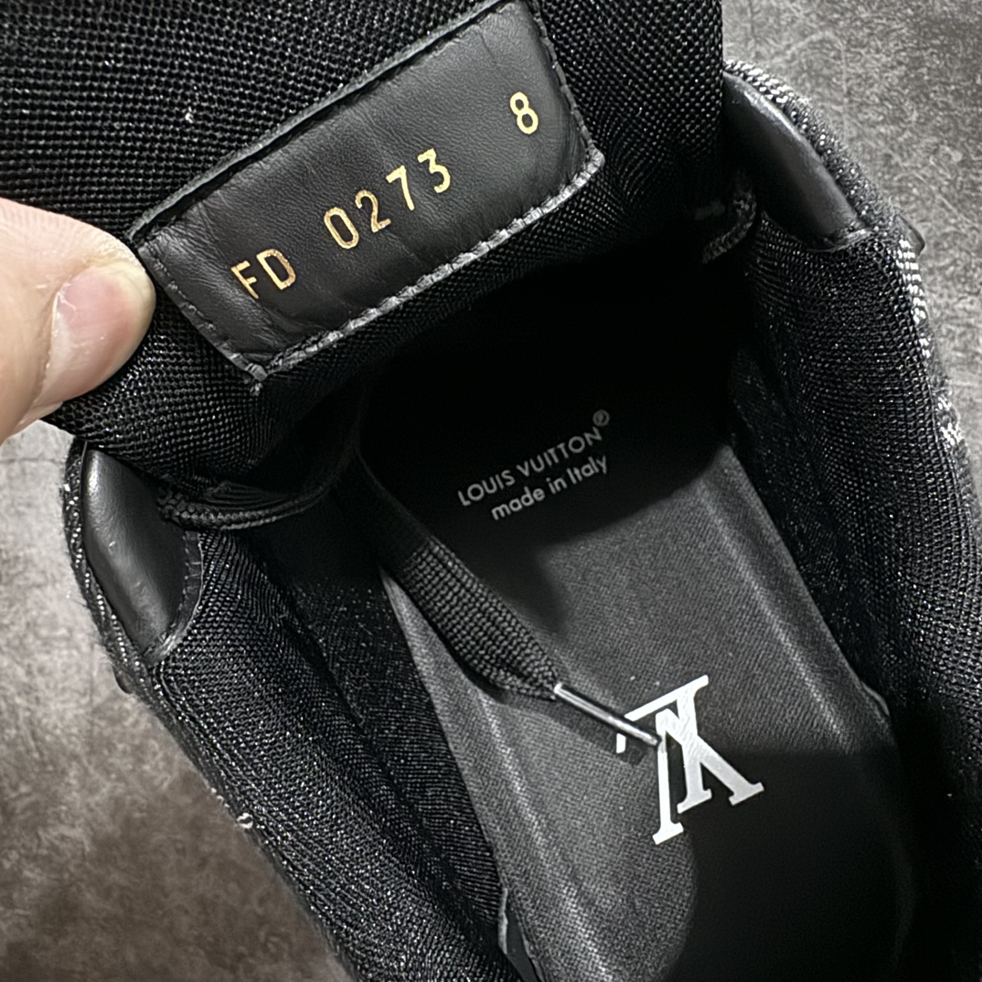 图片[6]-【佛山顶级超A版】Louis Vuitton LV Trainer 系列本地仓库现货 当天可自取n私人订单 专柜混卖零售专供n所有配色均为购买原版复刻n整体版型 皮料 市场独一无二后跟版型都可以自行对比[机智]吊打市场所有货n怒甩十条街，欢迎拿市场各大工厂的货来对比！n鞋舌烫金超正 压印程度秒杀市面90%以上的高端货n新配色陆续开发出货  尺码：39-45   编码：T1520550-鞋库