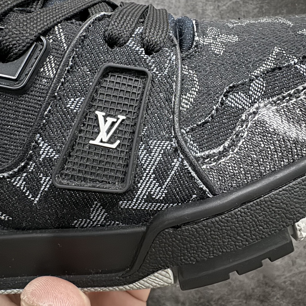 图片[3]-【佛山顶级超A版】Louis Vuitton LV Trainer 系列本地仓库现货 当天可自取n私人订单 专柜混卖零售专供n所有配色均为购买原版复刻n整体版型 皮料 市场独一无二后跟版型都可以自行对比[机智]吊打市场所有货n怒甩十条街，欢迎拿市场各大工厂的货来对比！n鞋舌烫金超正 压印程度秒杀市面90%以上的高端货n新配色陆续开发出货  尺码：39-45   编码：T1520550-鞋库