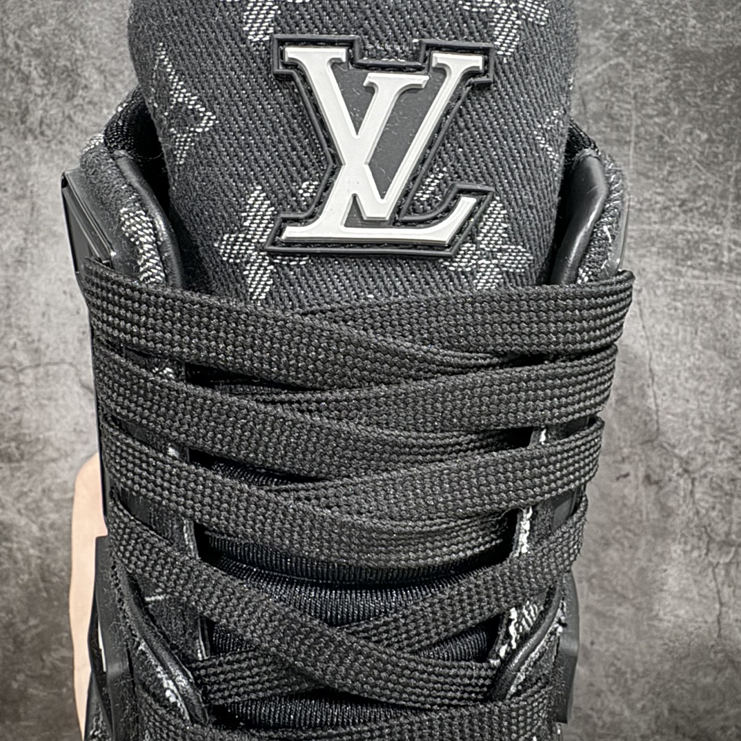 图片[5]-【佛山顶级超A版】Louis Vuitton LV Trainer 系列本地仓库现货 当天可自取n私人订单 专柜混卖零售专供n所有配色均为购买原版复刻n整体版型 皮料 市场独一无二后跟版型都可以自行对比[机智]吊打市场所有货n怒甩十条街，欢迎拿市场各大工厂的货来对比！n鞋舌烫金超正 压印程度秒杀市面90%以上的高端货n新配色陆续开发出货  尺码：39-45   编码：T1520550-鞋库