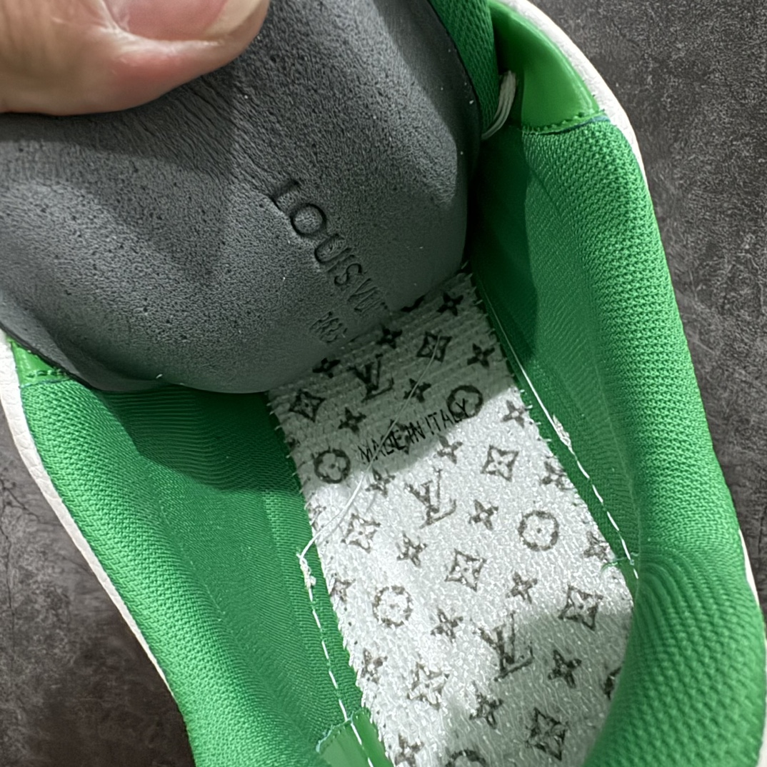 图片[9]-【佛山顶级超A版】Louis Vuitton LV Trainer 系列本地仓库现货 当天可自取n私人订单 专柜混卖零售专供n所有配色均为购买原版复刻n整体版型 皮料 市场独一无二后跟版型都可以自行对比[机智]吊打市场所有货n怒甩十条街，欢迎拿市场各大工厂的货来对比！n鞋舌烫金超正 压印程度秒杀市面90%以上的高端货n新配色陆续开发出货  尺码：35-45   编码：T1520550-鞋库