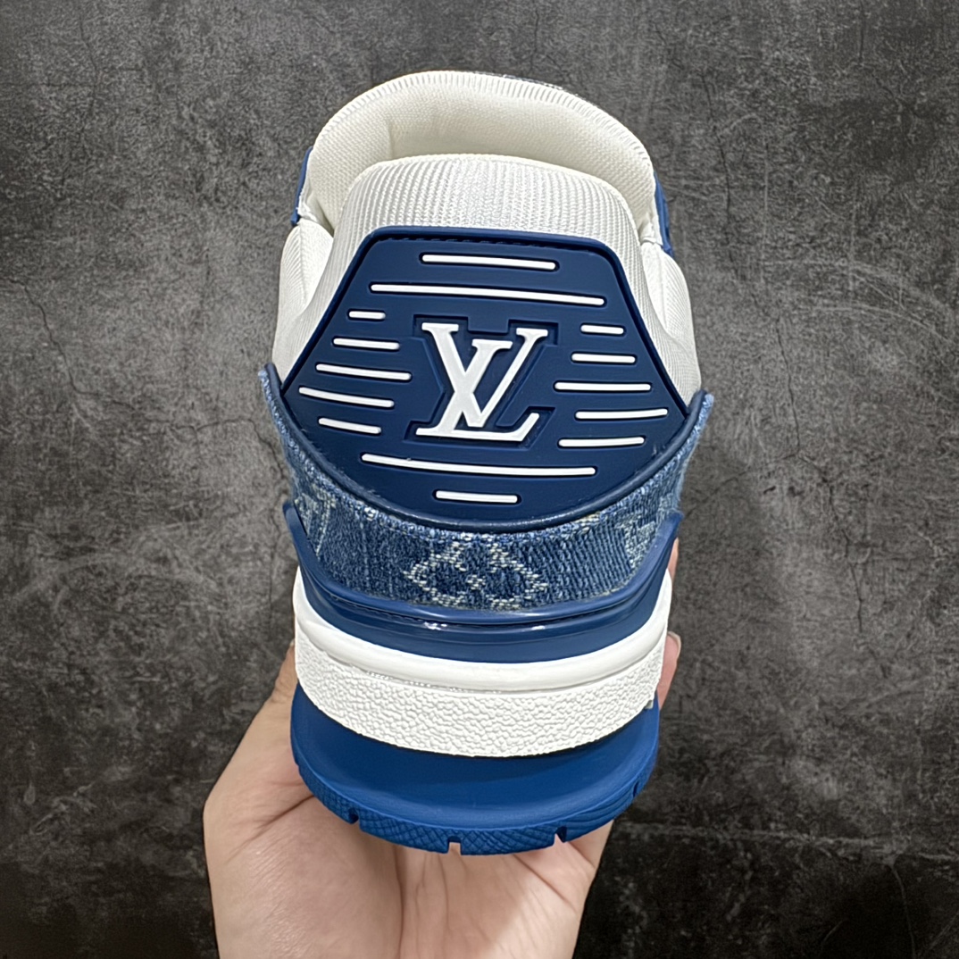 图片[4]-【佛山顶级超A版】Louis Vuitton LV Trainer 系列本地仓库现货 当天可自取n私人订单 专柜混卖零售专供n所有配色均为购买原版复刻n整体版型 皮料 市场独一无二后跟版型都可以自行对比[机智]吊打市场所有货n怒甩十条街，欢迎拿市场各大工厂的货来对比！n鞋舌烫金超正 压印程度秒杀市面90%以上的高端货n新配色陆续开发出货  尺码：35-45   编码：T1520550-鞋库