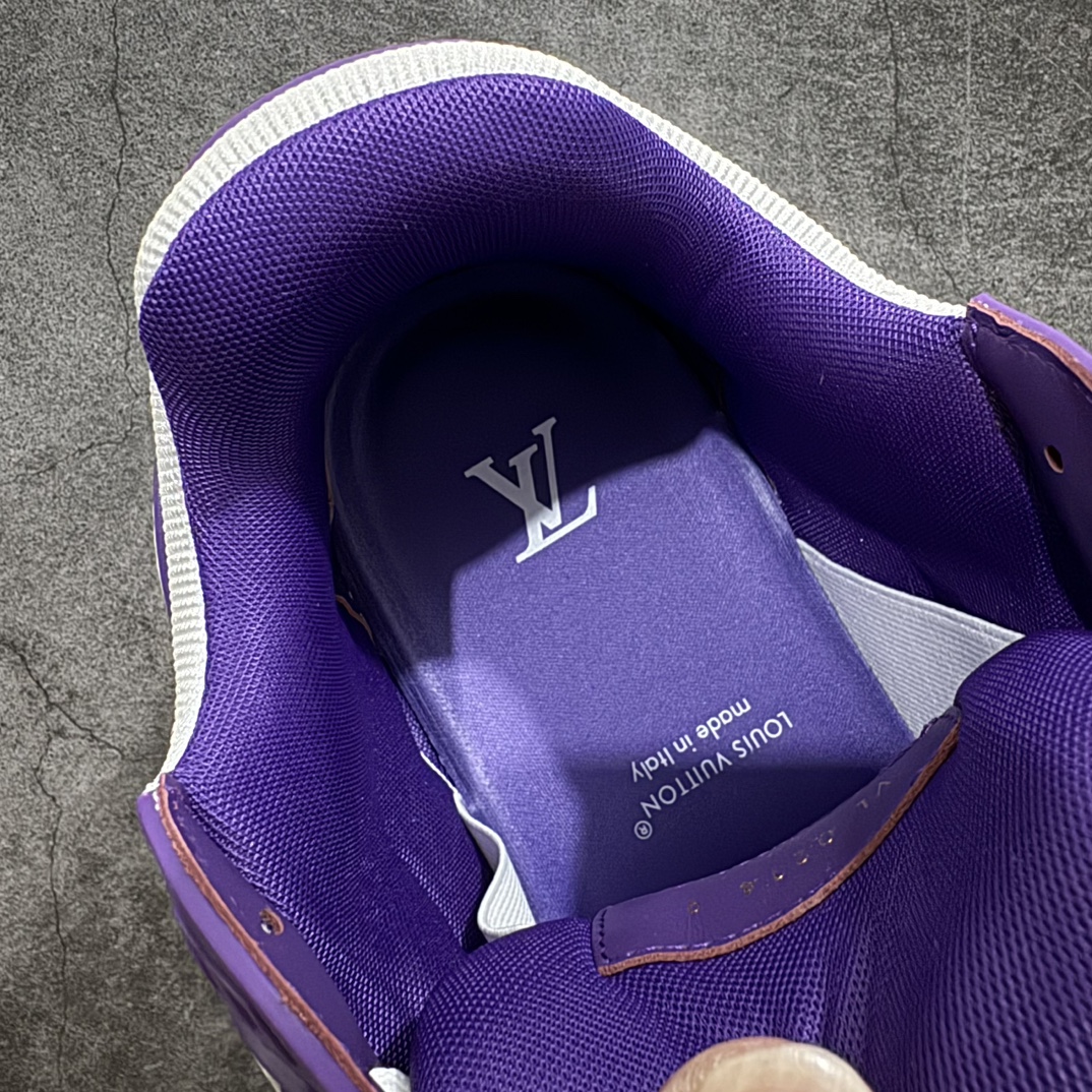 图片[8]-【佛山顶级超A版】Louis Vuitton LV Trainer系列 白紫胖丁n本地仓库现货 当天可自取n私人订单 专柜混卖零售专供n所有配色均为购买原版复刻n整体版型 皮料 市场独一无二后跟版型都可以自行对比[机智]吊打市场所有货n怒甩十条街，欢迎拿市场各大工厂的货来对比！n鞋舌烫金超正 压印程度秒杀市面90%以上的高端货n新配色陆续开发出货  尺码：39-45   编码：T1520550-鞋库