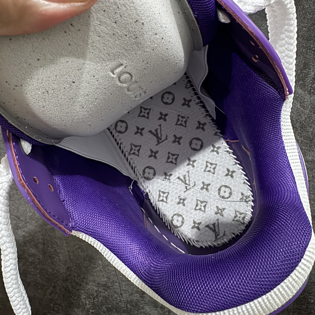 图片[9]-【佛山顶级超A版】Louis Vuitton LV Trainer系列 白紫胖丁n本地仓库现货 当天可自取n私人订单 专柜混卖零售专供n所有配色均为购买原版复刻n整体版型 皮料 市场独一无二后跟版型都可以自行对比[机智]吊打市场所有货n怒甩十条街，欢迎拿市场各大工厂的货来对比！n鞋舌烫金超正 压印程度秒杀市面90%以上的高端货n新配色陆续开发出货  尺码：39-45   编码：T1520550-鞋库