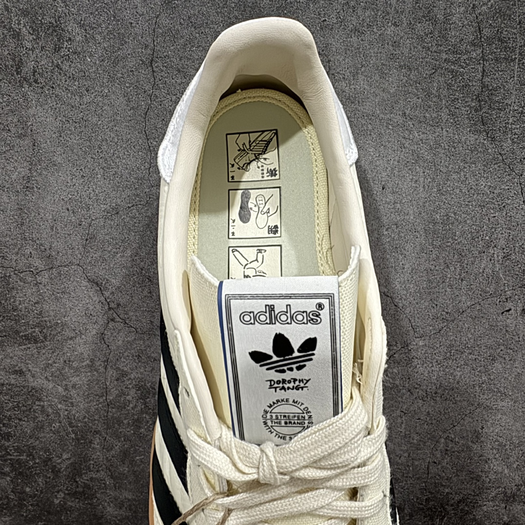 图片[8]-【纯原神版】Dorophy Tang x Adidas Gazelle Indoor Trainers 羚羊内训系列低帮复古百搭休闲运动德训风板鞋 「万物寻宗」新系列「武」上市 太极阴阳 联手当代艺术家 奶白鸳鸯黑生胶底 IG3677 高端零售特供批次 原厂定制长毛翻毛皮组合环保纤维革鞋面材质 内置环保海玻璃鞋垫 外置RB橡胶大底 产品品控稳定性领先行业 原厂全套原楦原纸板冲刀磨具开发 原厂皮料加持 原厂港宝加持定型后跟R度完美 将复古进行到底 简约流畅 三十年不变经典 这款Gazelle运动鞋 无论面料、配色、质感或设计 都只在重现其1991年原款的经典 皮革鞋面 撞色三条纹和鞋跟标的设计 力求呈现90年代的经典复古风潮 Samba火热的同时 也带动了其它的复古鞋型 Gazelle便是其中一只 Gazelle Indoor拥有包边更宽的T字型鞋头 更好的保护运动员的前掌 浓浓的复古氛围感 非常适合现在流行的Cleanfit风格  尺码：35.5 36 36⅔ 37⅓ 38 38⅔ 39⅓ 40 40⅔ 41⅓ 42 42⅔ 43⅓ 44 44⅔ 45 编码：DZ220250-莆田鞋批发中心