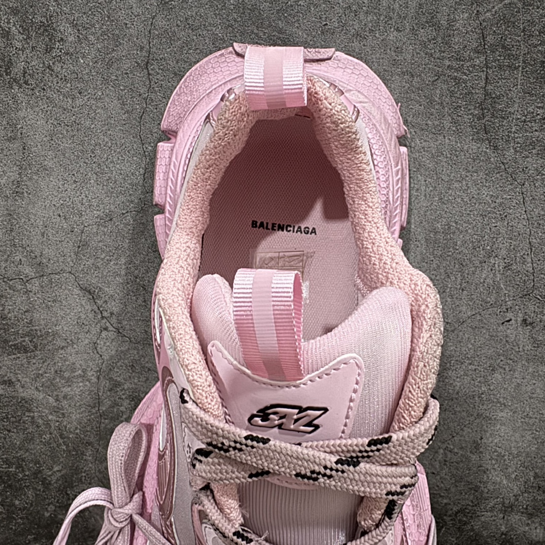 图片[8]-【i8纯原】BALENCIAGA 3XL Sneakers 巴黎世家十代网布系带低帮走秀复古老爹鞋全套原纸板楦头开发 最原汁原味的灵魂版型 全鞋荧光划线卡点 胶水把控整洁度追求极致完美 每一双都是工艺品 多重QC质检 超越公司货的品控标准 实实在在的免检产品 原盒原配 正确字体电绣 粗细、位置、大小正确 侧边TPU 透气孔匹配意产原版 正确分离大底 TPU软底 原版一致大底LOGO 立体感十足 原厂皮料水洗做旧 采购原厂网纱 不含皮革 网布材料和聚氨酯 磨损效果 鞋头边缘和后帮 Balenciaga 徽标 鞋面和后跟凸印尺码 鞋舌 3XL 橡胶品牌标识和反光细节 鞋帮拉袢和鞋舌拉祥 配反光细节 备用鞋带在鞋履前侧 可在穿着前取下 便于不同造型搭配 偏大一码 尺码：35 36 37 38 39 40 41 42 43 44 45 46 编码：T1390420-莆田鞋批发中心