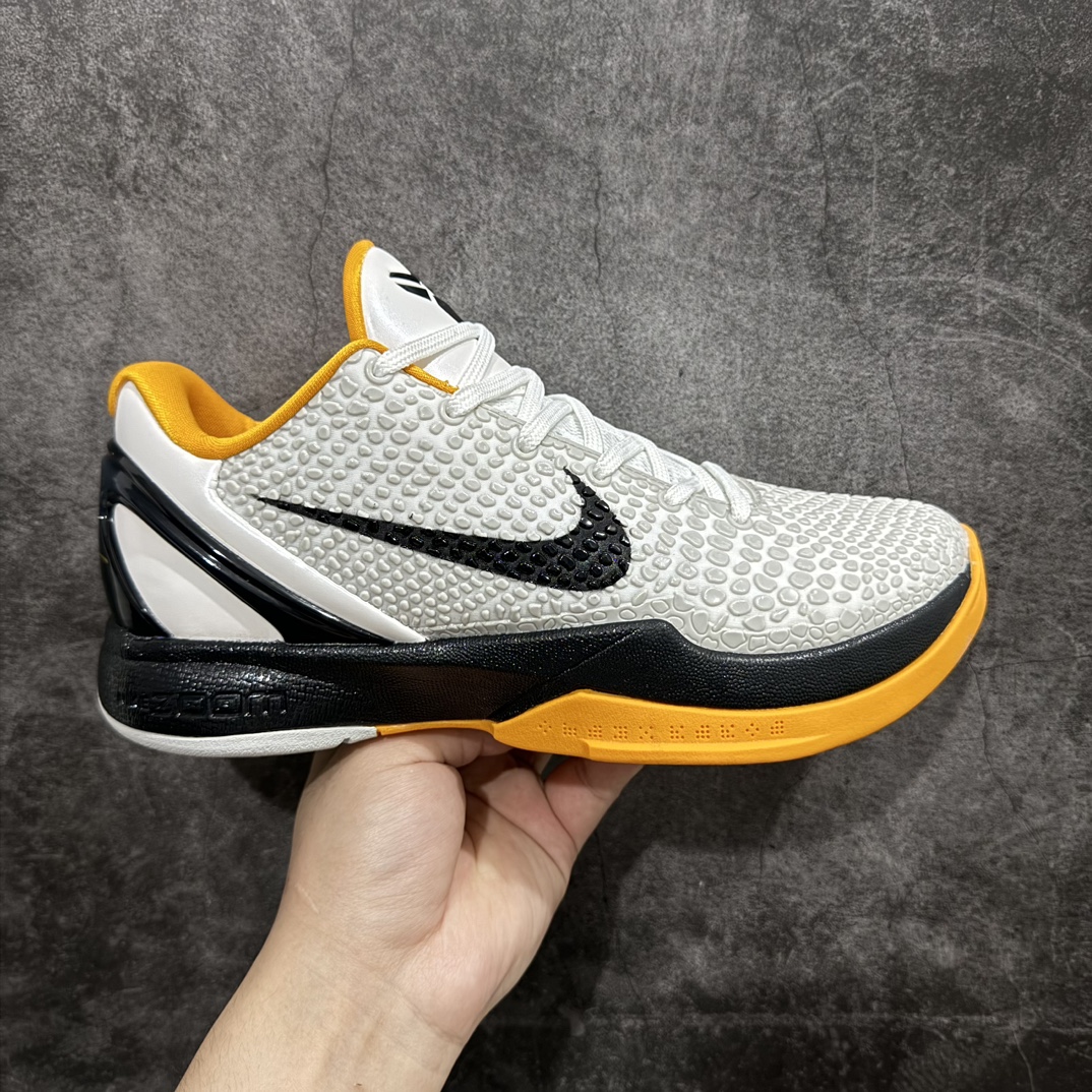 【小绿x版】NK Zoom Kobe 6 科比六代签名实战篮球鞋 黑黄CW2190-100n欧美外贸平台特供版完美实战无压力 售后售前保到底n全网唯一开发至49.5 50.5码主攻中端市场 全套原纸板楦头开发确保原汁原味 完美呈现版型 一比一鞋头弧度高度鞋身弧度细节品控鞋型完美 原厂TPU网格鞋带扣 正确内里网布 前后气垫加持 信仰绝不减配 全鞋身材料卡色独家定制 SWOOSH 蛇鳞 正确珠光效果（内嵌珍珠粉）独家前掌Zoom Turbo 后掌马蹄Zoom缓震 内置全真动态飞线 独家复刻U型缓震垫带独立钢印 十年情怀 这里完美落地 一个月独家售后 为实战保驾护航  尺码：39 40 40.5 41 42 42.5 43 44 44.5 45 45.5 46 47.5 48.5 49.5 50.5 编码：T1320340-鞋库