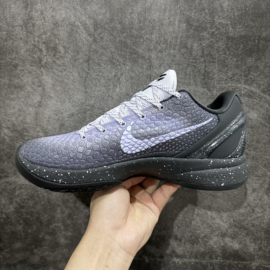 图片[2]-【小绿x版】NK Zoom Kobe 6 科比六代签名实战篮球鞋 EYBL DM2825-001n欧美外贸平台特供版完美实战无压力 售后售前保到底n全网唯一开发至49.5 50.5码主攻中端市场 全套原纸板楦头开发确保原汁原味 完美呈现版型 一比一鞋头弧度高度鞋身弧度细节品控鞋型完美 原厂TPU网格鞋带扣 正确内里网布 前后气垫加持 信仰绝不减配 全鞋身材料卡色独家定制 SWOOSH 蛇鳞 正确珠光效果（内嵌珍珠粉）独家前掌Zoom Turbo 后掌马蹄Zoom缓震 内置全真动态飞线 独家复刻U型缓震垫带独立钢印 十年情怀 这里完美落地 一个月独家售后 为实战保驾护航  尺码：39 40 40.5 41 42 42.5 43 44 44.5 45 45.5 46 47.5 48.5 49.5 50.5 编码：T1320340-鞋库