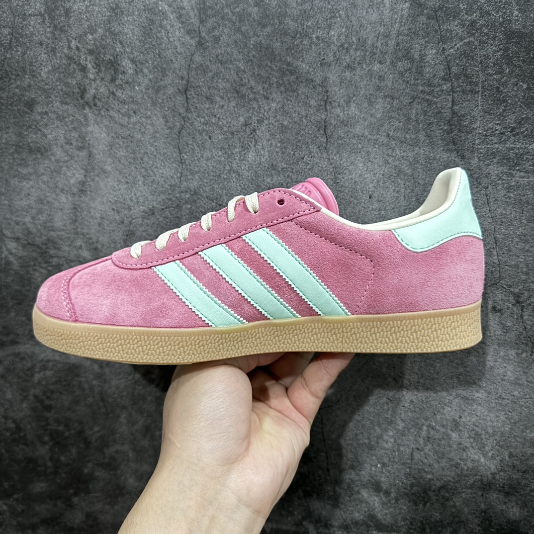 图片[2]-【渠道纯原版】AD Gazelle Indoor Trainers 羚羊内训系列低帮复古百搭休闲运动德训风板鞋 粉绿IH5015nn市场最高版本完美还原zp细节，注意区别市场任何版本，完全不是一路货色‼️n全鞋原材料打造，无任何色差，正确鞋型，后跟港宝材料定型，正确微透生胶大底，反口内里头层细腻小牛皮，纸板中底 鞋垫背胶，侧面正确烫金压印字母，所有细节完美还原‼️ 尺码：35 36 36.5 37 38 38.5 39 40 40.5 41 42 42.5 43 44 44.5 45 编码：NM250270-莆田鞋批发中心