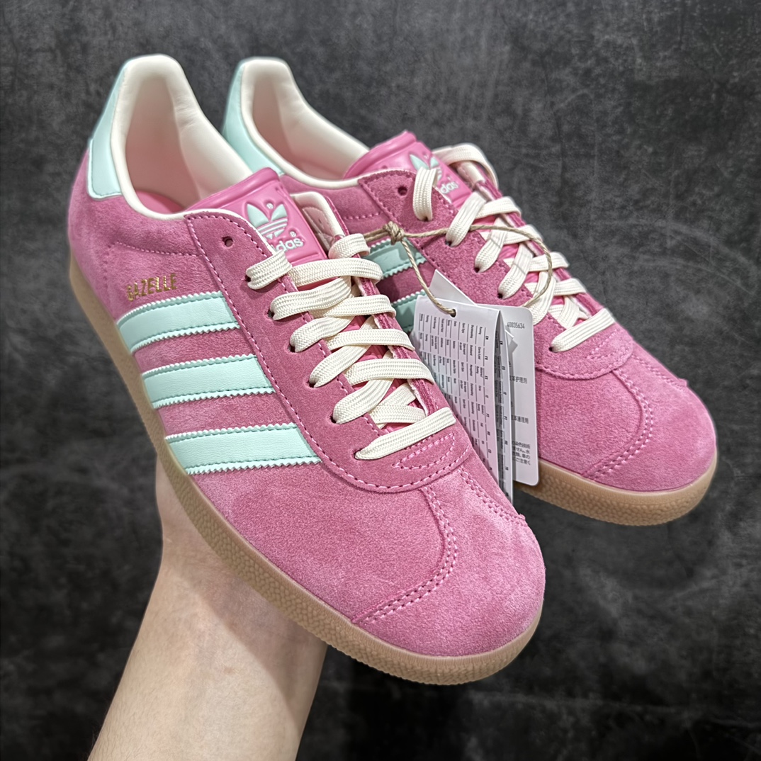 【渠道纯原版】AD Gazelle Indoor Trainers 羚羊内训系列低帮复古百搭休闲运动德训风板鞋 粉绿IH5015nn市场最高版本完美还原zp细节，注意区别市场任何版本，完全不是一路货色‼️n全鞋原材料打造，无任何色差，正确鞋型，后跟港宝材料定型，正确微透生胶大底，反口内里头层细腻小牛皮，纸板中底 鞋垫背胶，侧面正确烫金压印字母，所有细节完美还原‼️ 尺码：35 36 36.5 37 38 38.5 39 40 40.5 41 42 42.5 43 44 44.5 45 编码：NM250270-莆田鞋批发中心