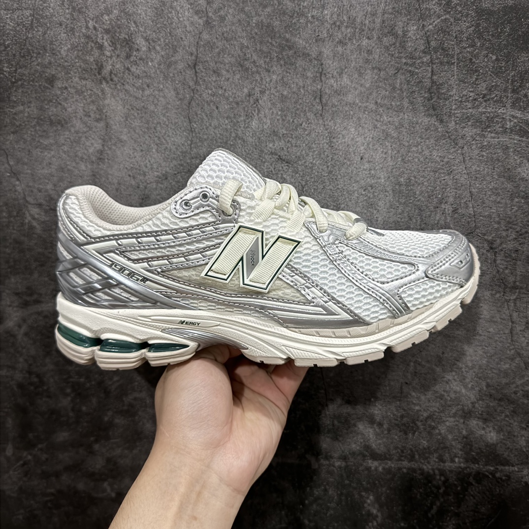 【纯原M版】新百伦NB New Balance M1906REE 白银绿 全套原楦原纸板原厂数据开发 进口三明治网面 原装进口皮料正确绒感卡色 正确中底拉帮中底网布细节 原厂标裁 带紫光防伪 定制后跟透明水晶模块 冲裁组合 大底贴合程度胶水上色把控完美 整洁度挑战全网艺术家 多道序QC把关品质完善 匠心打造 耗时两个月开发完成 工艺极其复杂难度可想而知 新开独立私模大底 全网唯一正确六层组合大底 高端零售专供产物Size：36 37 37.5 38 38.5 39 40 40.5 41 42 42.5 43 44 45.5 46.5 47 编码：HXS300320-莆田鞋批发中心