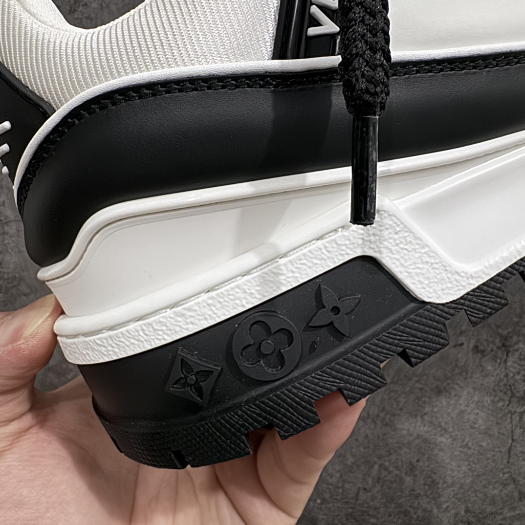 图片[3]-【佛山顶级超A版】Louis Vuitton LV Trainer 系列本地仓库现货 当天可自取n私人订单 专柜混卖零售专供n所有配色均为购买原版复刻n整体版型 皮料 市场独一无二后跟版型都可以自行对比[机智]吊打市场所有货n怒甩十条街，欢迎拿市场各大工厂的货来对比！n鞋舌烫金超正 压印程度秒杀市面90%以上的高端货n新配色陆续开发出货  尺码：35-45   编码：T1520580-鞋库