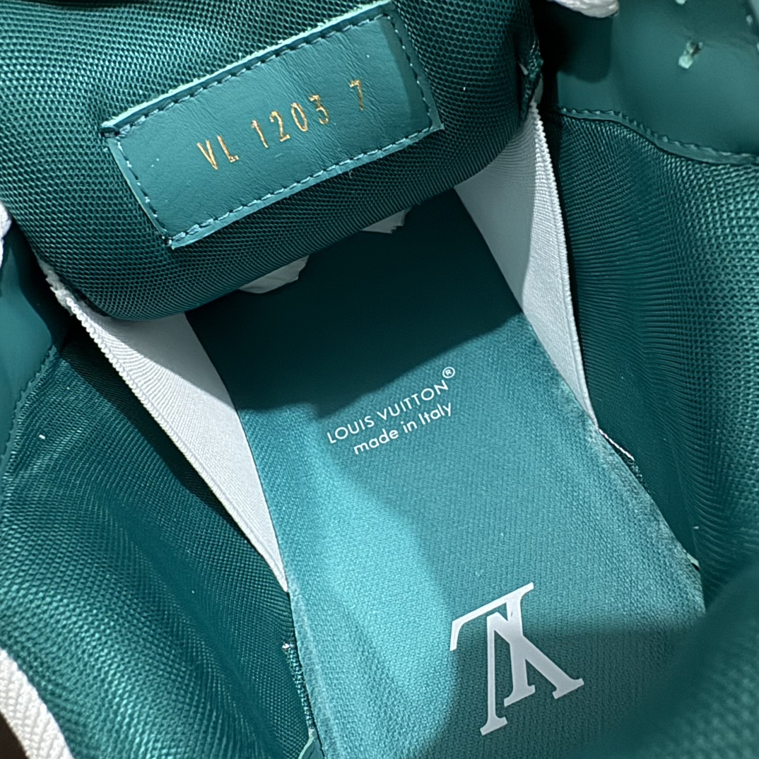 图片[8]-【佛山顶级超A版】Louis Vuitton LV Trainer 系列本地仓库现货 当天可自取n私人订单 专柜混卖零售专供n所有配色均为购买原版复刻n整体版型 皮料 市场独一无二后跟版型都可以自行对比[机智]吊打市场所有货n怒甩十条街，欢迎拿市场各大工厂的货来对比！n鞋舌烫金超正 压印程度秒杀市面90%以上的高端货n新配色陆续开发出货  尺码：35-45   编码：T1520580-鞋库