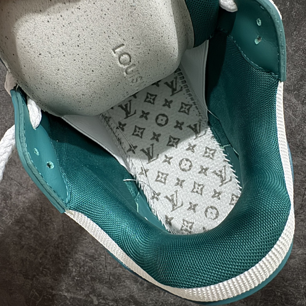 图片[9]-【佛山顶级超A版】Louis Vuitton LV Trainer 系列本地仓库现货 当天可自取n私人订单 专柜混卖零售专供n所有配色均为购买原版复刻n整体版型 皮料 市场独一无二后跟版型都可以自行对比[机智]吊打市场所有货n怒甩十条街，欢迎拿市场各大工厂的货来对比！n鞋舌烫金超正 压印程度秒杀市面90%以上的高端货n新配色陆续开发出货  尺码：35-45   编码：T1520580-鞋库