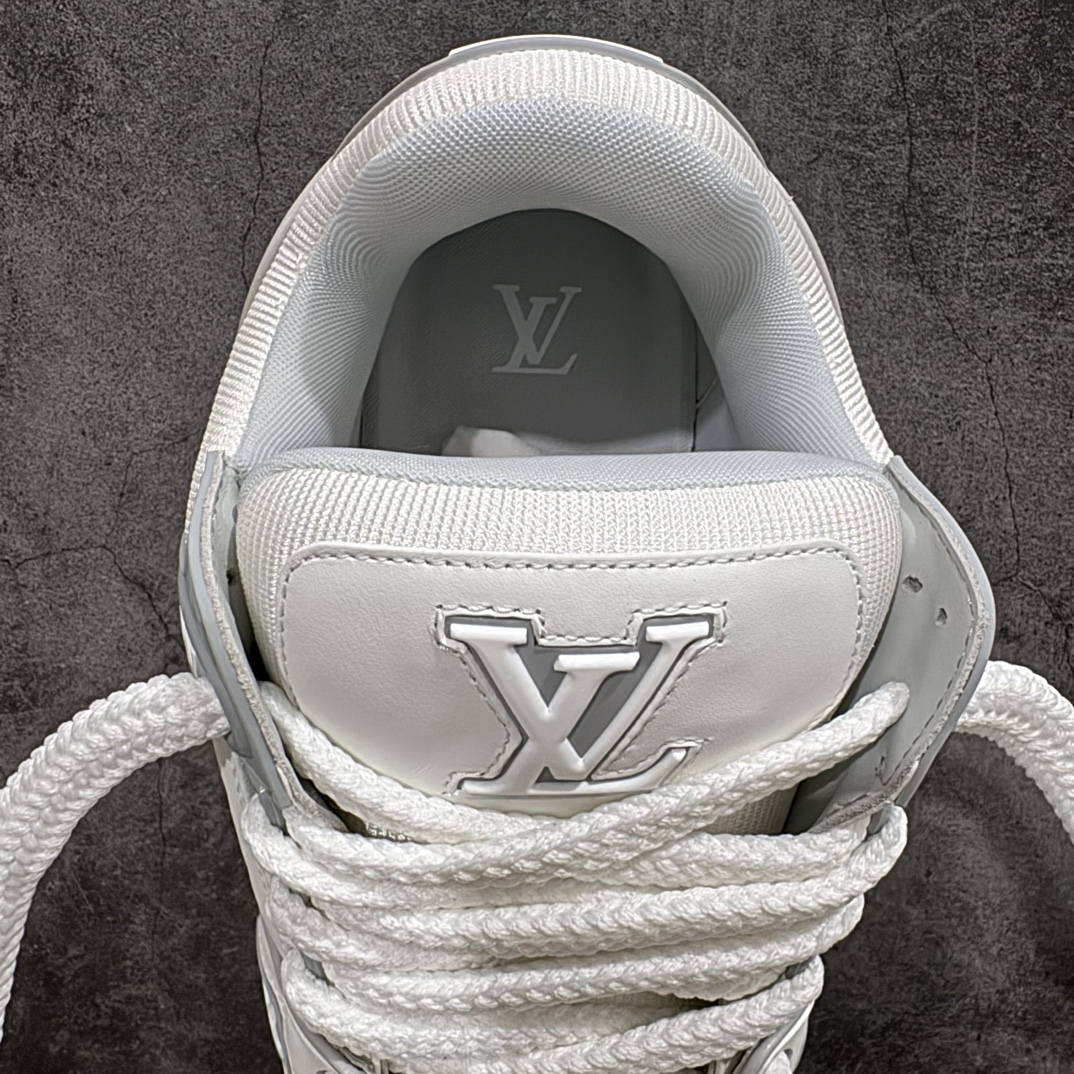 图片[8]-【佛山顶级超A版】Louis Vuitton LV Trainer 系列本地仓库现货 当天可自取n私人订单 专柜混卖零售专供n所有配色均为购买原版复刻n整体版型 皮料 市场独一无二后跟版型都可以自行对比[机智]吊打市场所有货n怒甩十条街，欢迎拿市场各大工厂的货来对比！n鞋舌烫金超正 压印程度秒杀市面90%以上的高端货n新配色陆续开发出货  尺码：35-45   编码：T1520580-鞋库