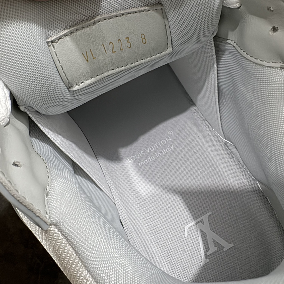 图片[8]-【佛山顶级超A版】Louis Vuitton LV Trainer 系列本地仓库现货 当天可自取n私人订单 专柜混卖零售专供n所有配色均为购买原版复刻n整体版型 皮料 市场独一无二后跟版型都可以自行对比[机智]吊打市场所有货n怒甩十条街，欢迎拿市场各大工厂的货来对比！n鞋舌烫金超正 压印程度秒杀市面90%以上的高端货n新配色陆续开发出货  尺码：35-45   编码：T1520580-鞋库