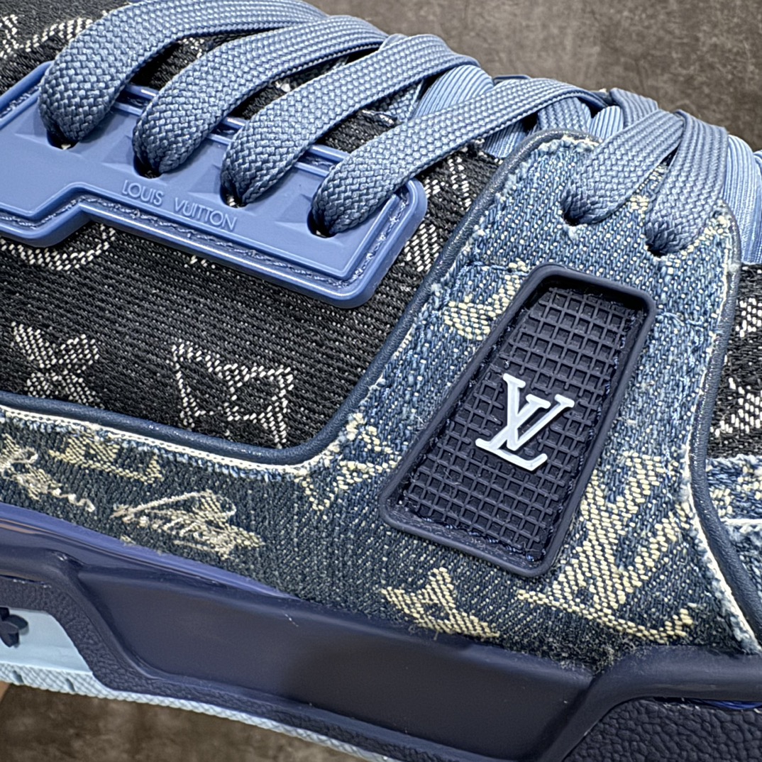 图片[4]-【佛山顶级超A版】Louis Vuitton LV Trainer系列本地仓库现货 当天可自取n私人订单 专柜混卖零售专供n所有配色均为购买原版复刻n整体版型 皮料 市场独一无二后跟版型都可以自行对比[机智]吊打市场所有货n怒甩十条街，欢迎拿市场各大工厂的货来对比！n鞋舌烫金超正 压印程度秒杀市面90%以上的高端货n新配色陆续开发出货  尺码：39-45   编码：T1520550-鞋库