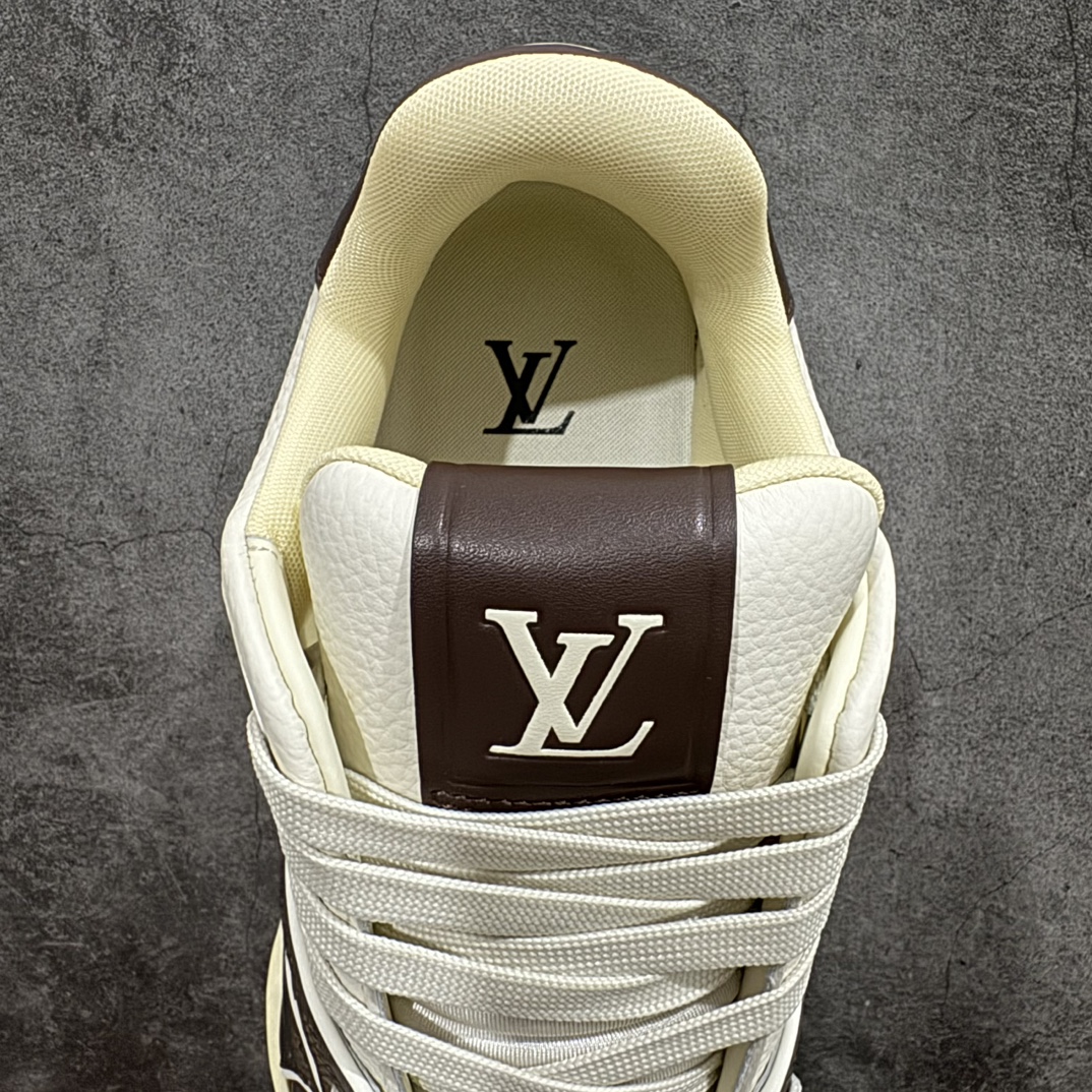 图片[8]-【佛山顶级超A版】Louis Vuitton LV Trainer系列本地仓库现货 当天可自取n私人订单 专柜混卖零售专供n所有配色均为购买原版复刻n整体版型 皮料 市场独一无二后跟版型都可以自行对比[机智]吊打市场所有货n怒甩十条街，欢迎拿市场各大工厂的货来对比！n鞋舌烫金超正 压印程度秒杀市面90%以上的高端货n新配色陆续开发出货  尺码：39-45   编码：T1520550-鞋库