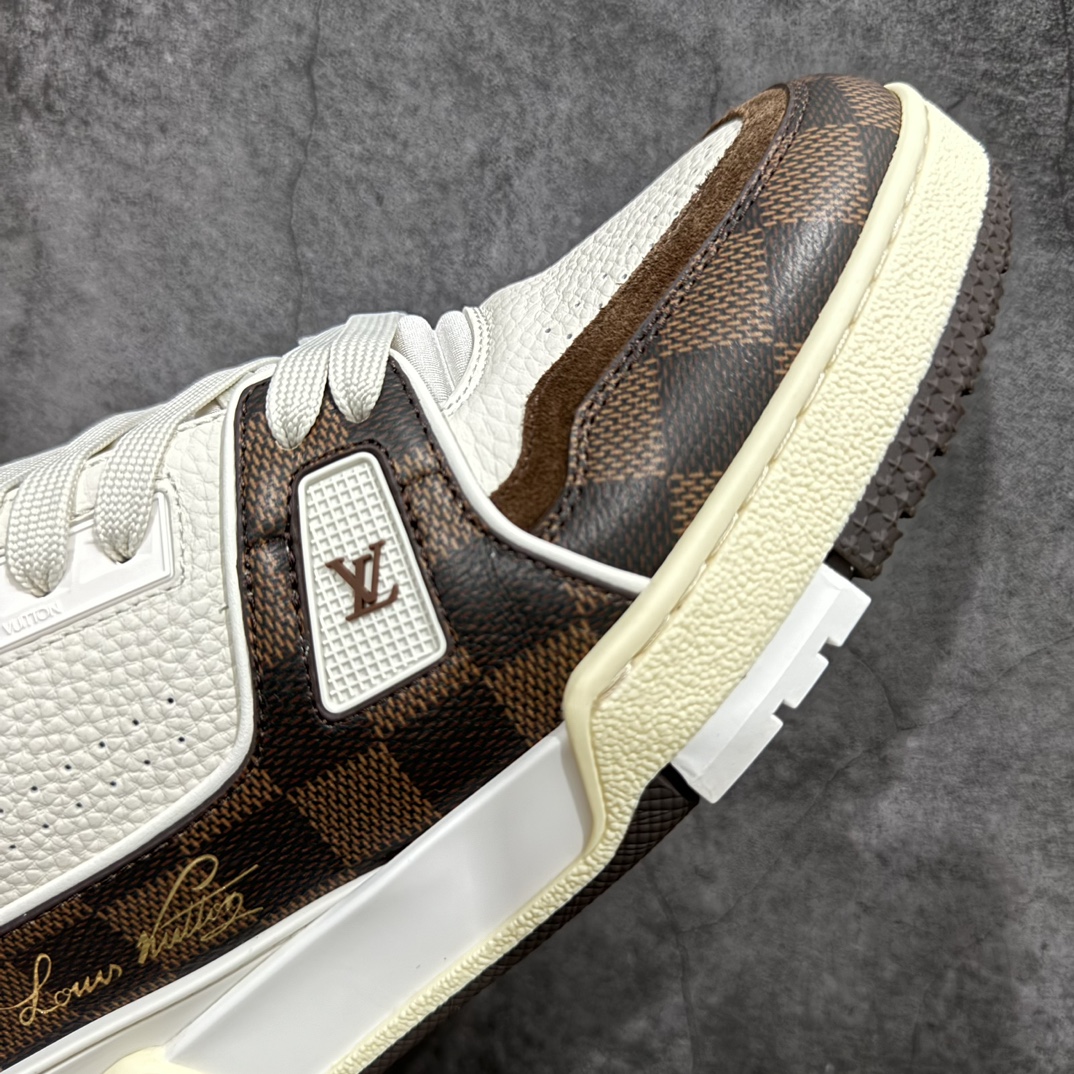 图片[6]-【佛山顶级超A版】Louis Vuitton LV Trainer系列本地仓库现货 当天可自取n私人订单 专柜混卖零售专供n所有配色均为购买原版复刻n整体版型 皮料 市场独一无二后跟版型都可以自行对比[机智]吊打市场所有货n怒甩十条街，欢迎拿市场各大工厂的货来对比！n鞋舌烫金超正 压印程度秒杀市面90%以上的高端货n新配色陆续开发出货  尺码：39-45   编码：T1520550-鞋库