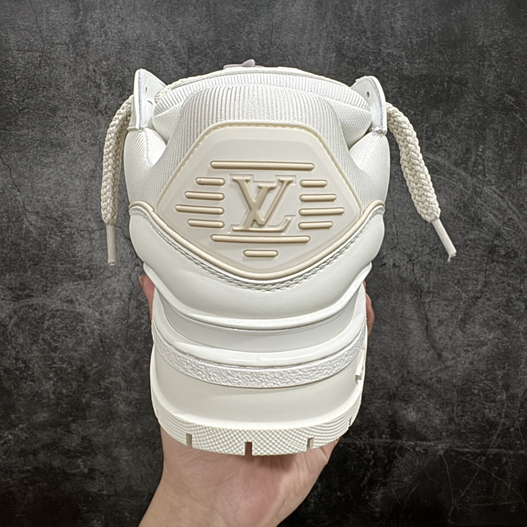 图片[4]-【佛山顶级超A版】Louis Vuitton LV Trainer系列 白胖丁n本地仓库现货 当天可自取n私人订单 专柜混卖零售专供n所有配色均为购买原版复刻n整体版型 皮料 市场独一无二后跟版型都可以自行对比[机智]吊打市场所有货n怒甩十条街，欢迎拿市场各大工厂的货来对比！n鞋舌烫金超正 压印程度秒杀市面90%以上的高端货n新配色陆续开发出货  尺码：35-45   编码：T1520550-鞋库