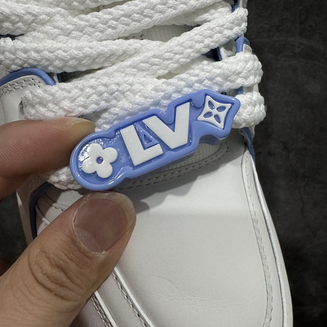 图片[5]-【佛山顶级超A版】Louis Vuitton LV Trainer系列 胖丁n本地仓库现货 当天可取n私人订单 专柜混卖零售专供n所有配色均为购买原版复刻n整体版型 皮料 市场独一无二后跟版型都可以自行对比[机智]吊打市场所有货n怒甩十条街，欢迎拿市场各大工厂的货来对比！n鞋舌烫金超正 压印程度秒杀市面90%以上的高端货n新配色陆续开发出货  尺码：35-45   编码：T1520550-莆田鞋批发中心