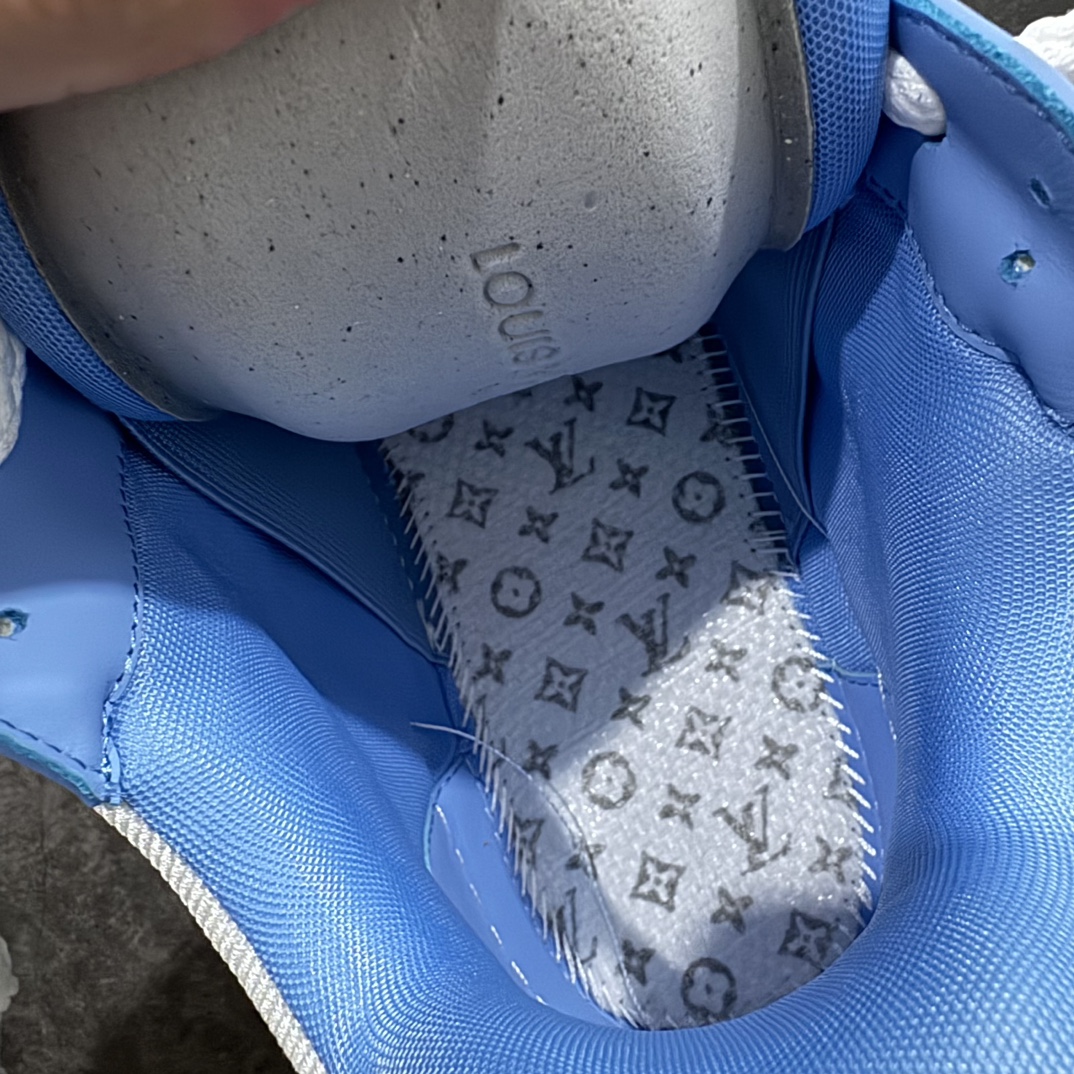 图片[7]-【佛山顶级超A版】Louis Vuitton LV Trainer系列 胖丁n本地仓库现货 当天可取n私人订单 专柜混卖零售专供n所有配色均为购买原版复刻n整体版型 皮料 市场独一无二后跟版型都可以自行对比[机智]吊打市场所有货n怒甩十条街，欢迎拿市场各大工厂的货来对比！n鞋舌烫金超正 压印程度秒杀市面90%以上的高端货n新配色陆续开发出货  尺码：35-45   编码：T1520550-莆田鞋批发中心