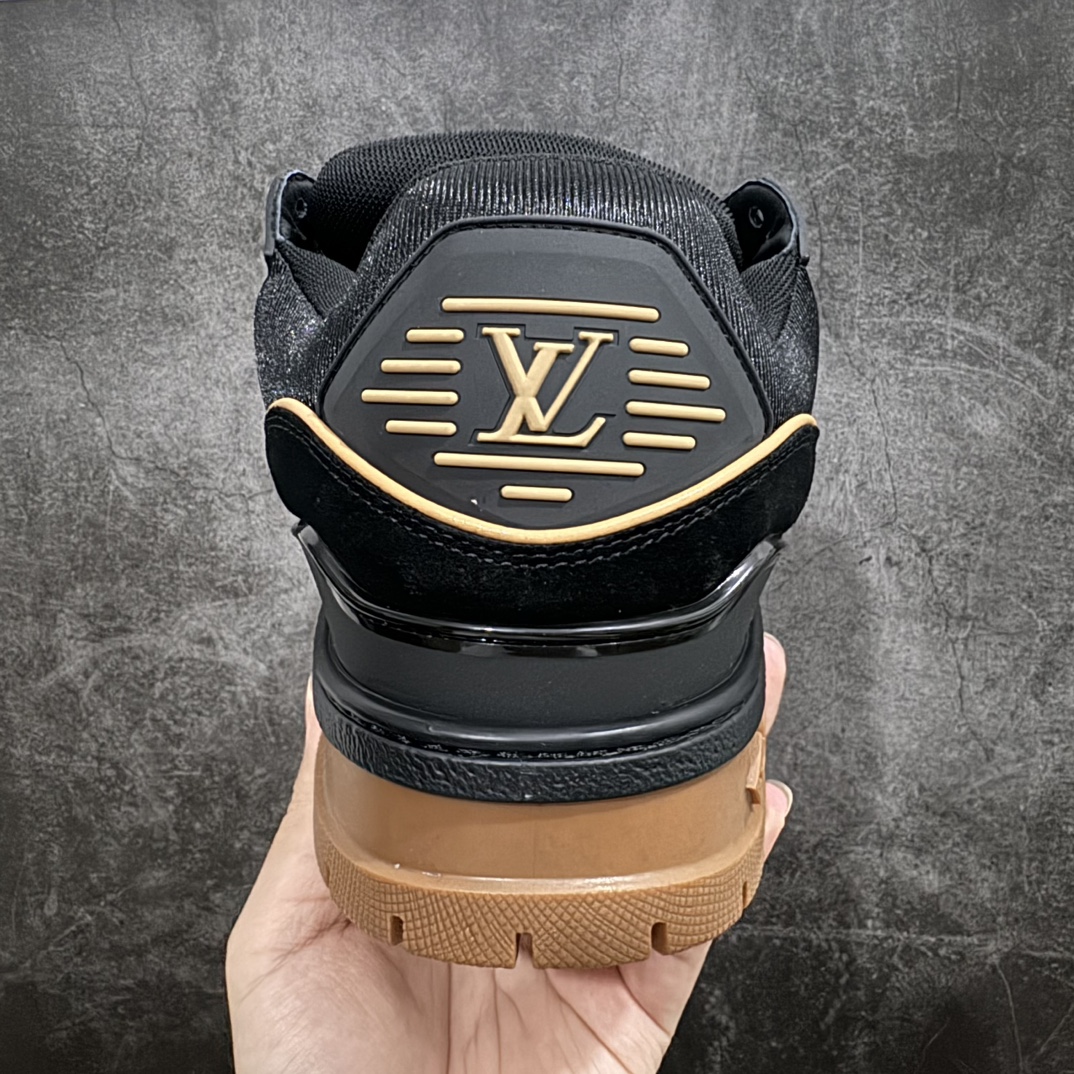 图片[3]-【佛山顶级超A版】Louis Vuitton LV Trainer系列 胖丁n本地仓库现货 当天可取n私人订单 专柜混卖零售专供n所有配色均为购买原版复刻n整体版型 皮料 市场独一无二后跟版型都可以自行对比[机智]吊打市场所有货n怒甩十条街，欢迎拿市场各大工厂的货来对比！n鞋舌烫金超正 压印程度秒杀市面90%以上的高端货n新配色陆续开发出货  尺码：39-45   编码：T1520550-鞋库