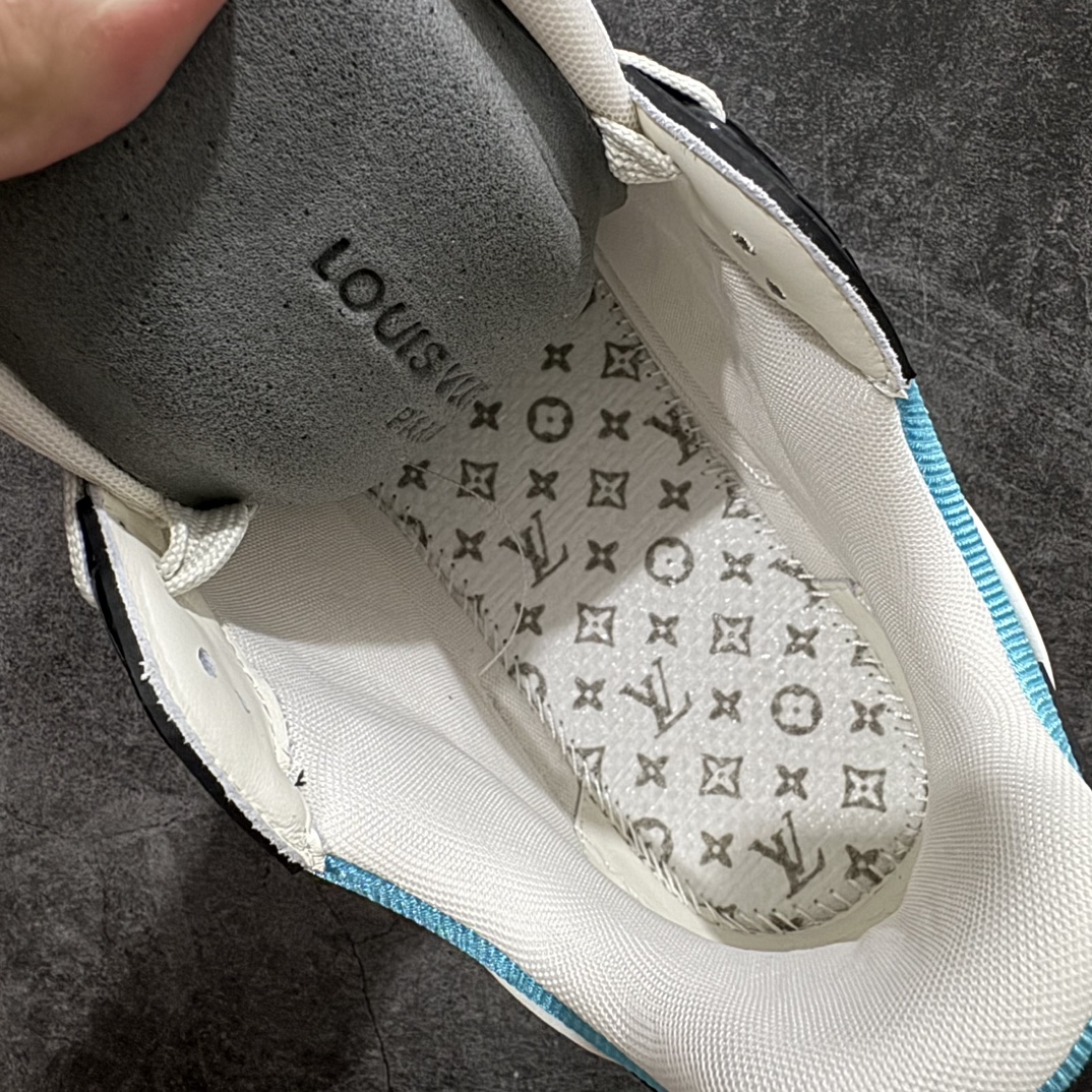 图片[7]-【佛山顶级超A版】Louis Vuitton LV Trainer系列n本地仓库现货 当天可取n私人订单 专柜混卖零售专供n所有配色均为购买原版复刻n整体版型 皮料 市场独一无二后跟版型都可以自行对比[机智]吊打市场所有货n怒甩十条街，欢迎拿市场各大工厂的货来对比！n鞋舌烫金超正 压印程度秒杀市面90%以上的高端货n新配色陆续开发出货  尺码：39-45   编码：T1520550-鞋库