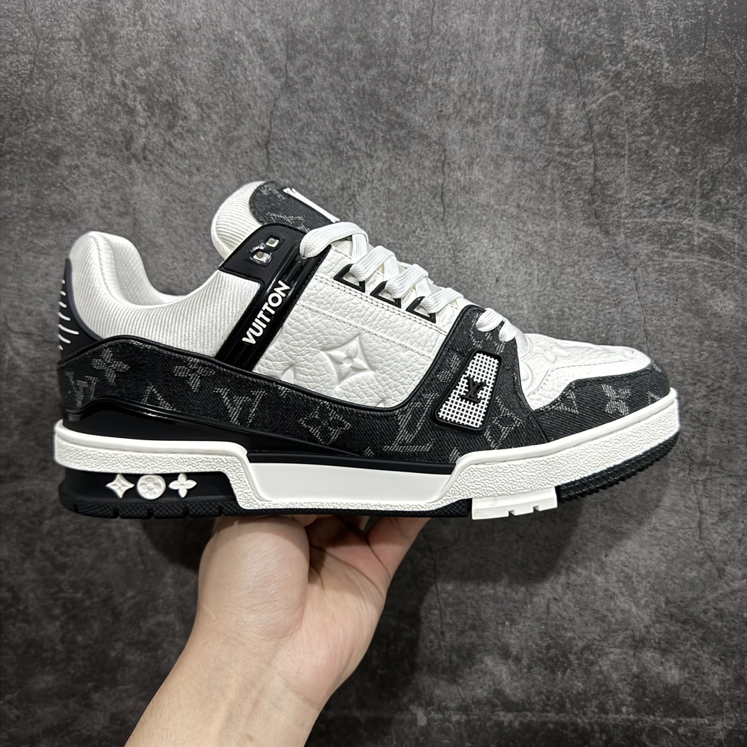 【佛山顶级超A版】Louis Vuitton LV Trainer系列本地仓库现货 当天可取n私人订单 专柜混卖零售专供n所有配色均为购买原版复刻n整体版型 皮料 市场独一无二后跟版型都可以自行对比[机智]吊打市场所有货n怒甩十条街，欢迎拿市场各大工厂的货来对比！n鞋舌烫金超正 压印程度秒杀市面90%以上的高端货n新配色陆续开发出货  尺码：35-45   编码：T1520550-莆田鞋批发中心