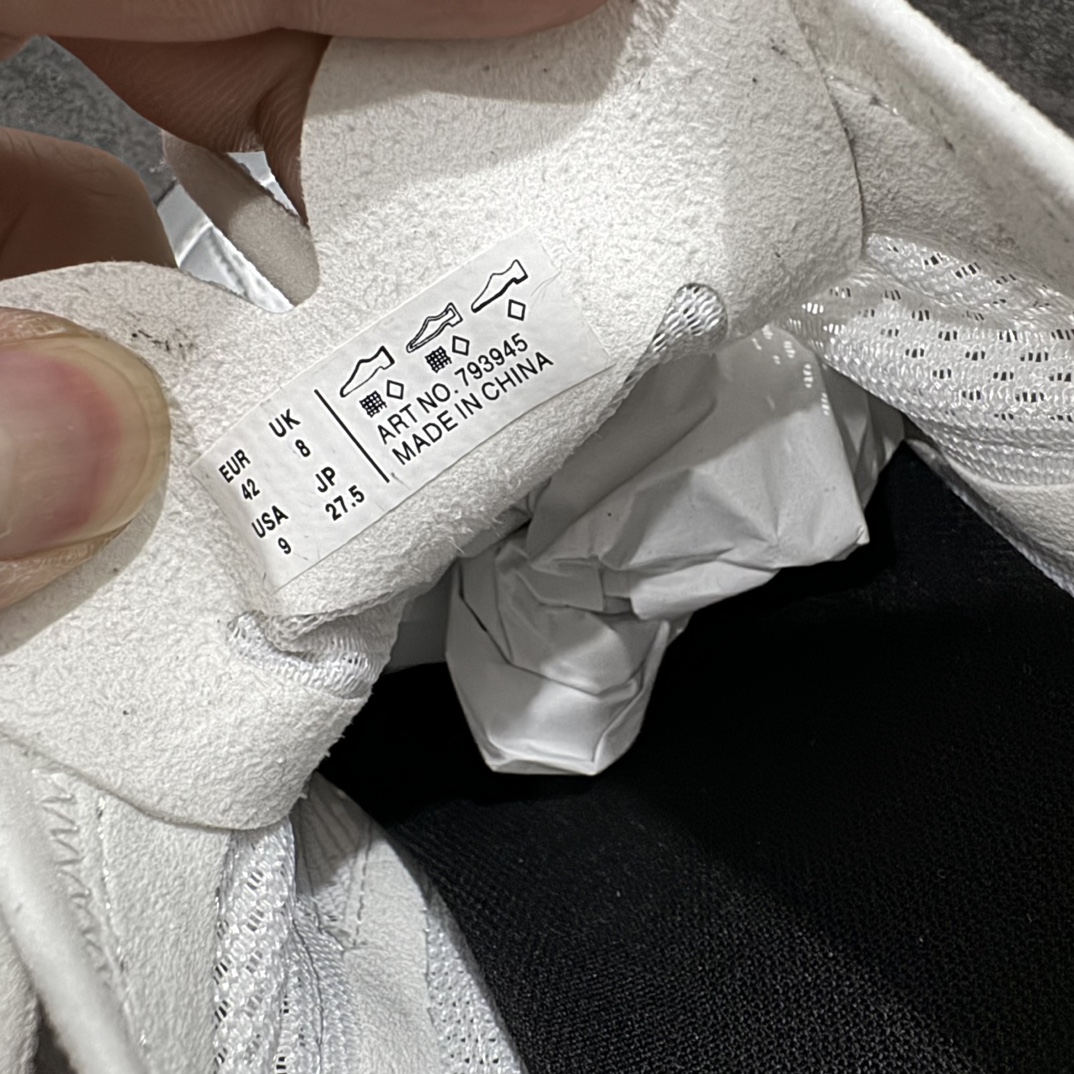 图片[3]-【XA版】巴黎世家BALENCIAGA Circuit Sneakers 环道系列低帮复古阔型底姥爹风潮流百搭休闲慢跑鞋 13代银色nn原厂原档案开发 原盒原标原厂组合底开模 采用原厂材料n所有细节做工全方位比对原鞋n从里到外一切百分百还原官方配置nn此代设计真真的打破了巴黎世家以往的风格路线 整体鞋身采用透气网面 纳米材料 加上轻度的做旧风格 脚感真真的超级轻盈 整体延续了运动鞋的设计流线 上脚轻盈舒适 相比于之前巴黎夸张的版型 真真的夏季运动跑步鞋  尺码：35-45 全码出货 编码：DF370390-鞋库