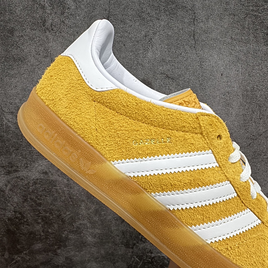 图片[7]-【纯原M版】Adidas Originals Gazelle Indoor  防滑低帮T头德训鞋 GZ复古系列 黄白 HQ8716n知名纯原工厂💪🏻n正确猪八材料 毛绒感质感都特别强 非普通版本n市场顶级版本完美还原zp细节，注意区别市场任何版本，完全不是一路货色‼️n全鞋原材料打造，无任何色差，正确鞋型，后跟港宝材料定型，正确微透生胶大底，反口内里头层细腻小牛皮，纸板中底 鞋垫背胶，侧面正确烫金压印字母，所有细节完美还原‼️ 尺码：36 36.5 37 38 38.5 39 40 40.5 41 42 42.5 43 44 44.5 45 46 编码：JY270290-莆田鞋批发中心