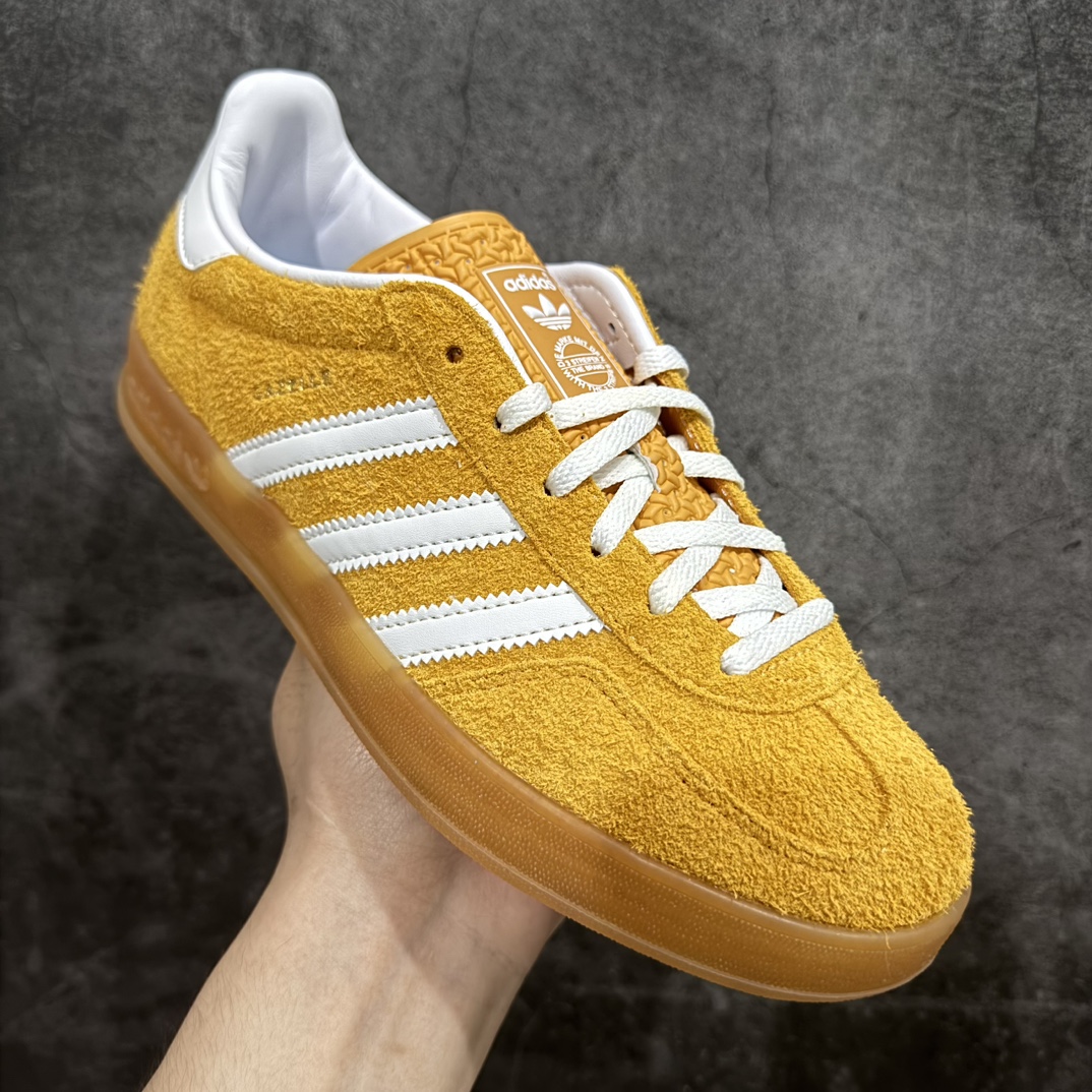 图片[3]-【纯原M版】Adidas Originals Gazelle Indoor  防滑低帮T头德训鞋 GZ复古系列 黄白 HQ8716n知名纯原工厂💪🏻n正确猪八材料 毛绒感质感都特别强 非普通版本n市场顶级版本完美还原zp细节，注意区别市场任何版本，完全不是一路货色‼️n全鞋原材料打造，无任何色差，正确鞋型，后跟港宝材料定型，正确微透生胶大底，反口内里头层细腻小牛皮，纸板中底 鞋垫背胶，侧面正确烫金压印字母，所有细节完美还原‼️ 尺码：36 36.5 37 38 38.5 39 40 40.5 41 42 42.5 43 44 44.5 45 46 编码：JY270290-鞋库