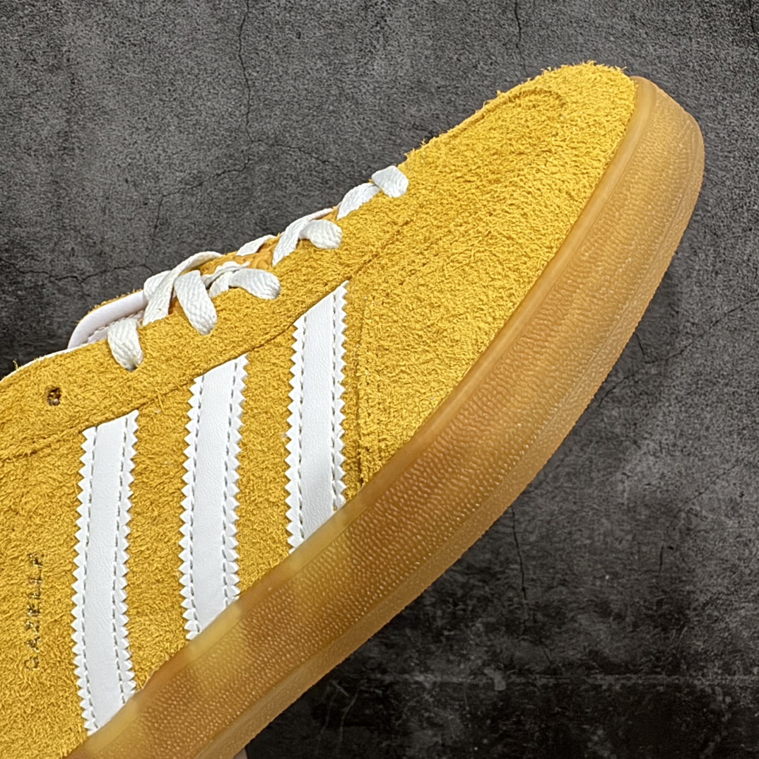 图片[6]-【纯原M版】Adidas Originals Gazelle Indoor  防滑低帮T头德训鞋 GZ复古系列 黄白 HQ8716n知名纯原工厂💪🏻n正确猪八材料 毛绒感质感都特别强 非普通版本n市场顶级版本完美还原zp细节，注意区别市场任何版本，完全不是一路货色‼️n全鞋原材料打造，无任何色差，正确鞋型，后跟港宝材料定型，正确微透生胶大底，反口内里头层细腻小牛皮，纸板中底 鞋垫背胶，侧面正确烫金压印字母，所有细节完美还原‼️ 尺码：36 36.5 37 38 38.5 39 40 40.5 41 42 42.5 43 44 44.5 45 46 编码：JY270290-莆田鞋批发中心