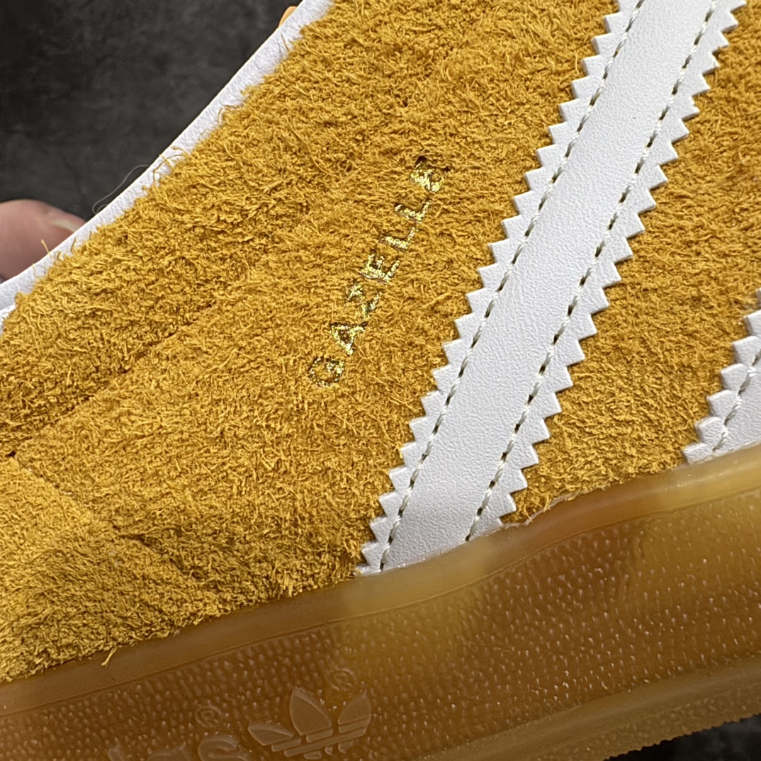 图片[3]-【纯原M版】Adidas Originals Gazelle Indoor  防滑低帮T头德训鞋 GZ复古系列 黄白 HQ8716n知名纯原工厂💪🏻n正确猪八材料 毛绒感质感都特别强 非普通版本n市场顶级版本完美还原zp细节，注意区别市场任何版本，完全不是一路货色‼️n全鞋原材料打造，无任何色差，正确鞋型，后跟港宝材料定型，正确微透生胶大底，反口内里头层细腻小牛皮，纸板中底 鞋垫背胶，侧面正确烫金压印字母，所有细节完美还原‼️ 尺码：36 36.5 37 38 38.5 39 40 40.5 41 42 42.5 43 44 44.5 45 46 编码：JY270290-鞋库